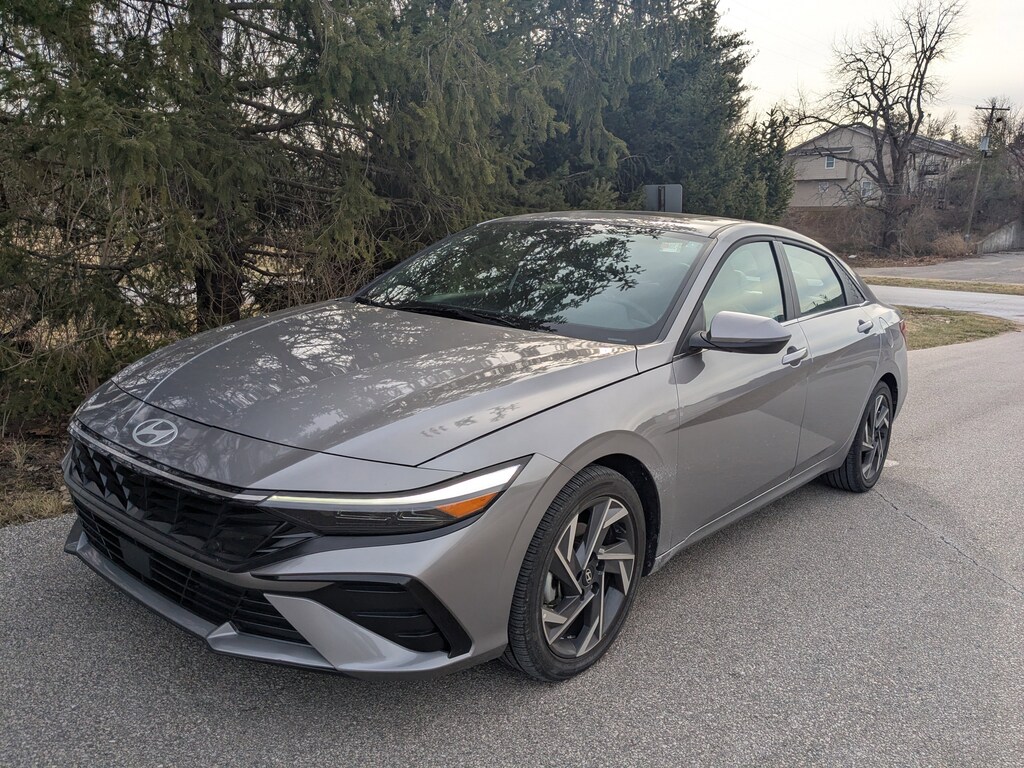 Used 2025 Hyundai Elantra Hybrid Limited Sedan