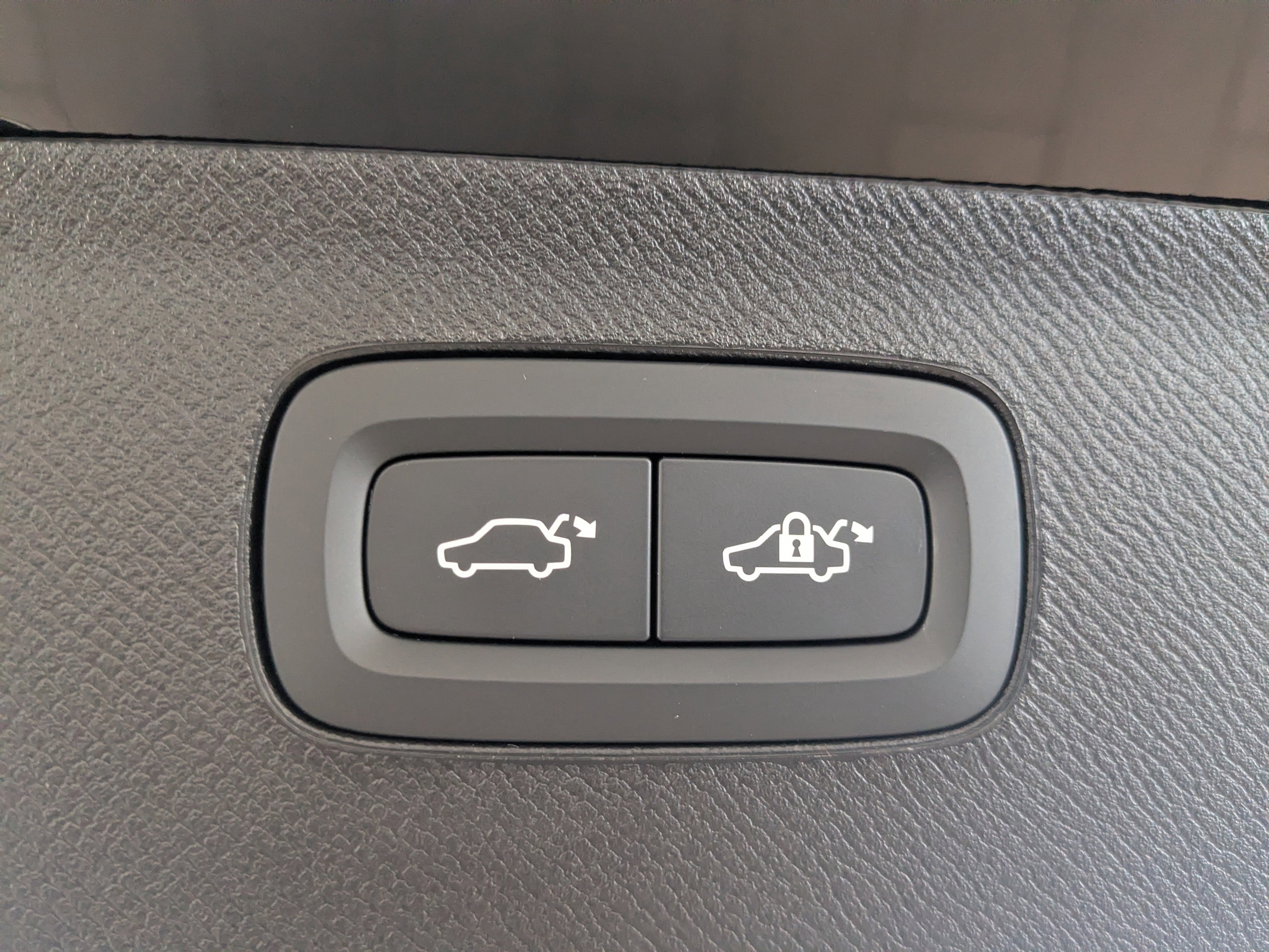 2026 Volvo XC90 Plus - Photo 24