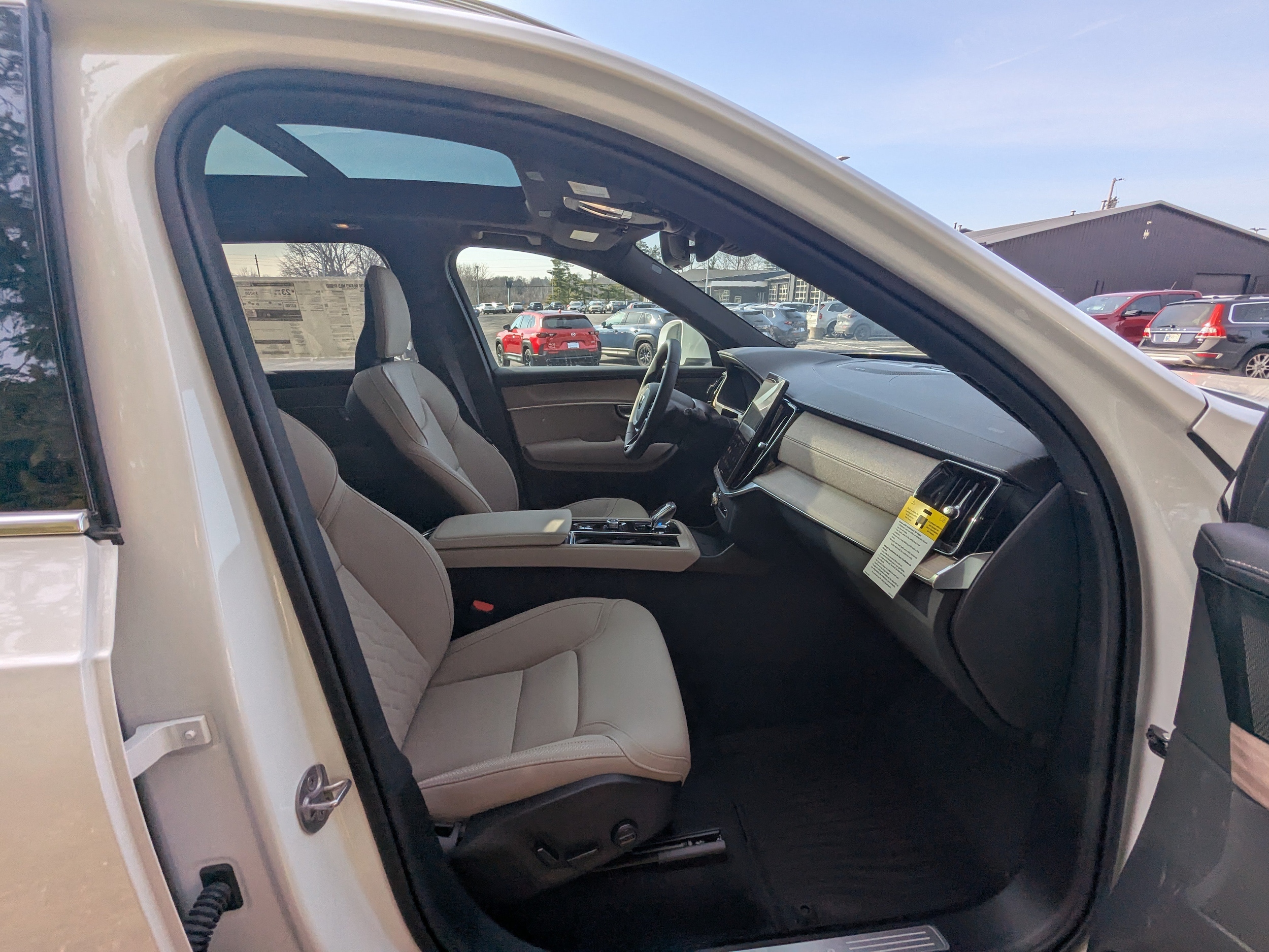 2026 Volvo XC90 Plus - Photo 14