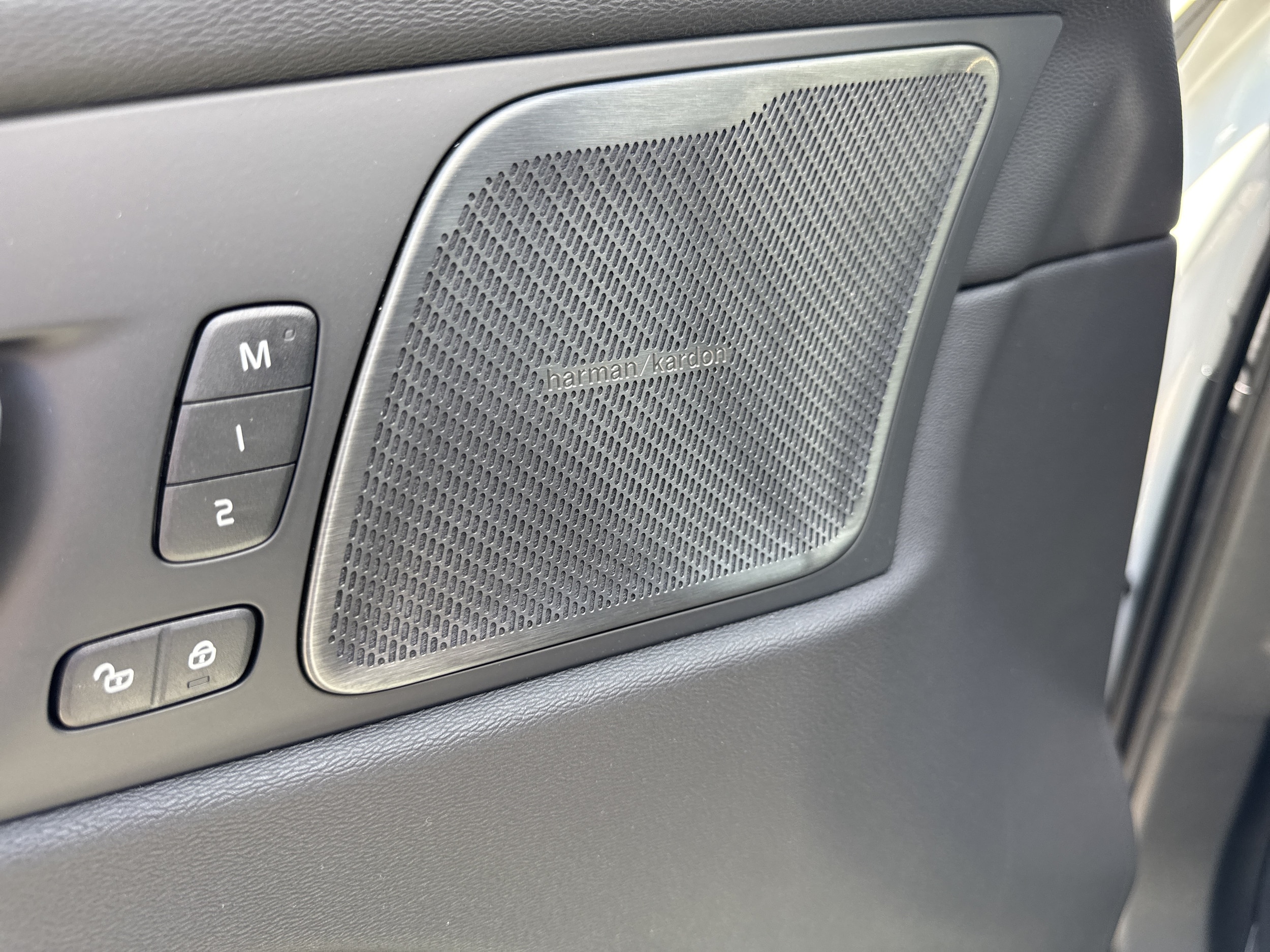 2026 Volvo XC60 Ultra - Photo 18