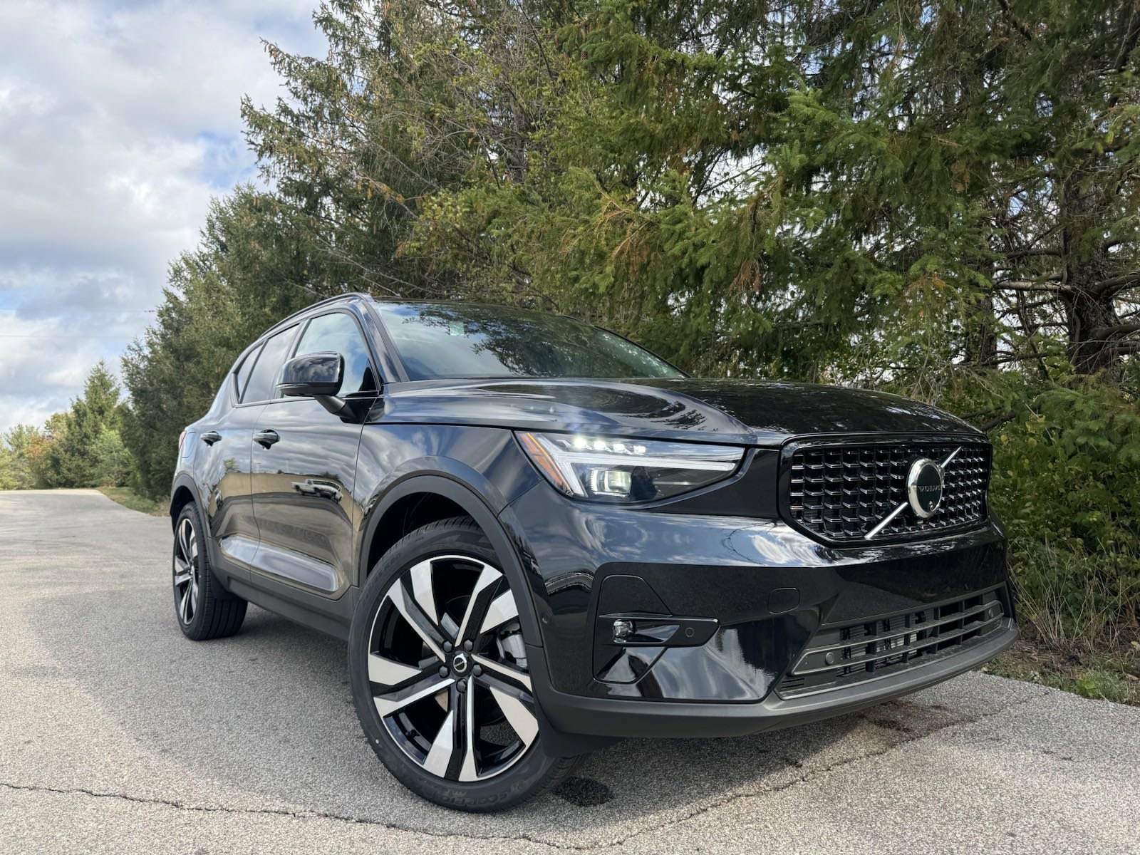2025 Volvo XC40 SUV 