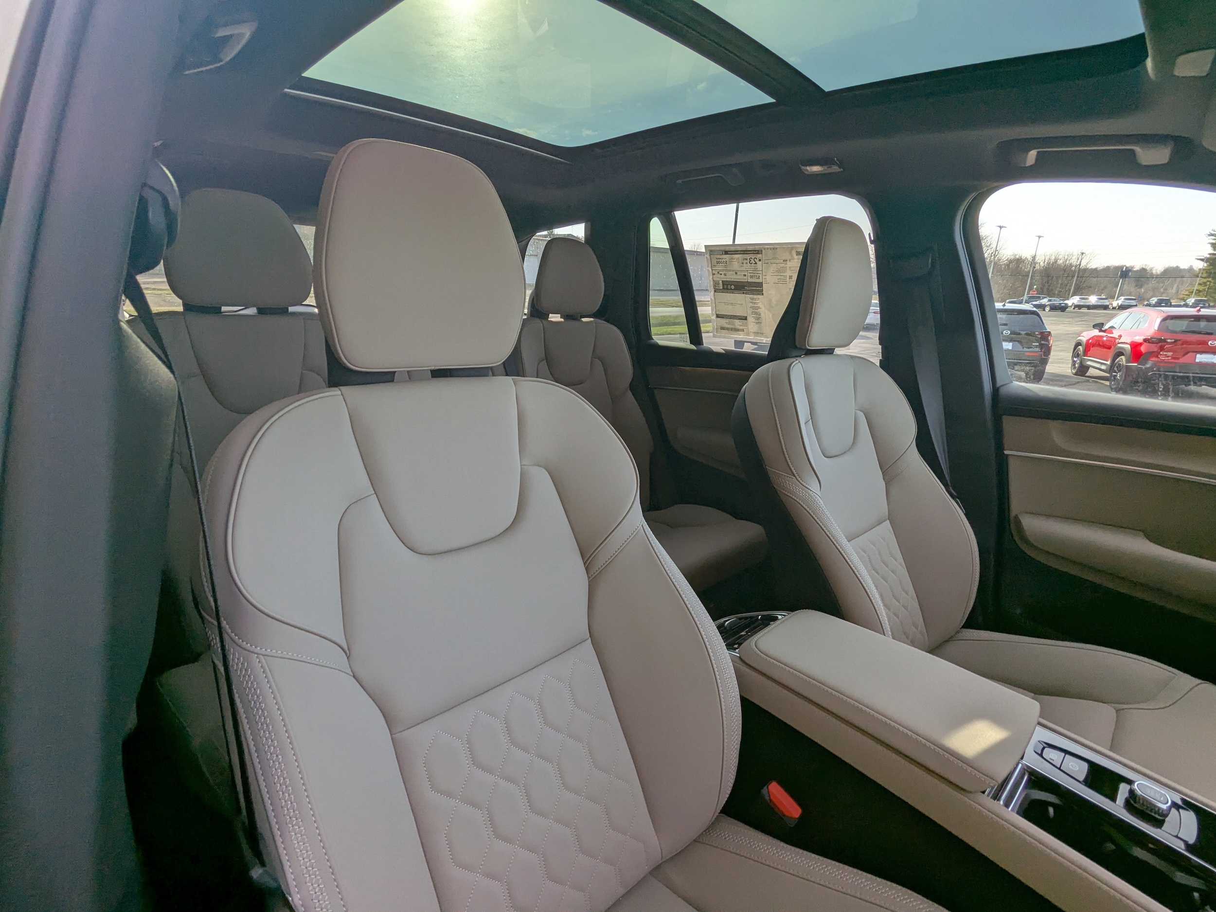 2026 Volvo XC90 Plus - Photo 16