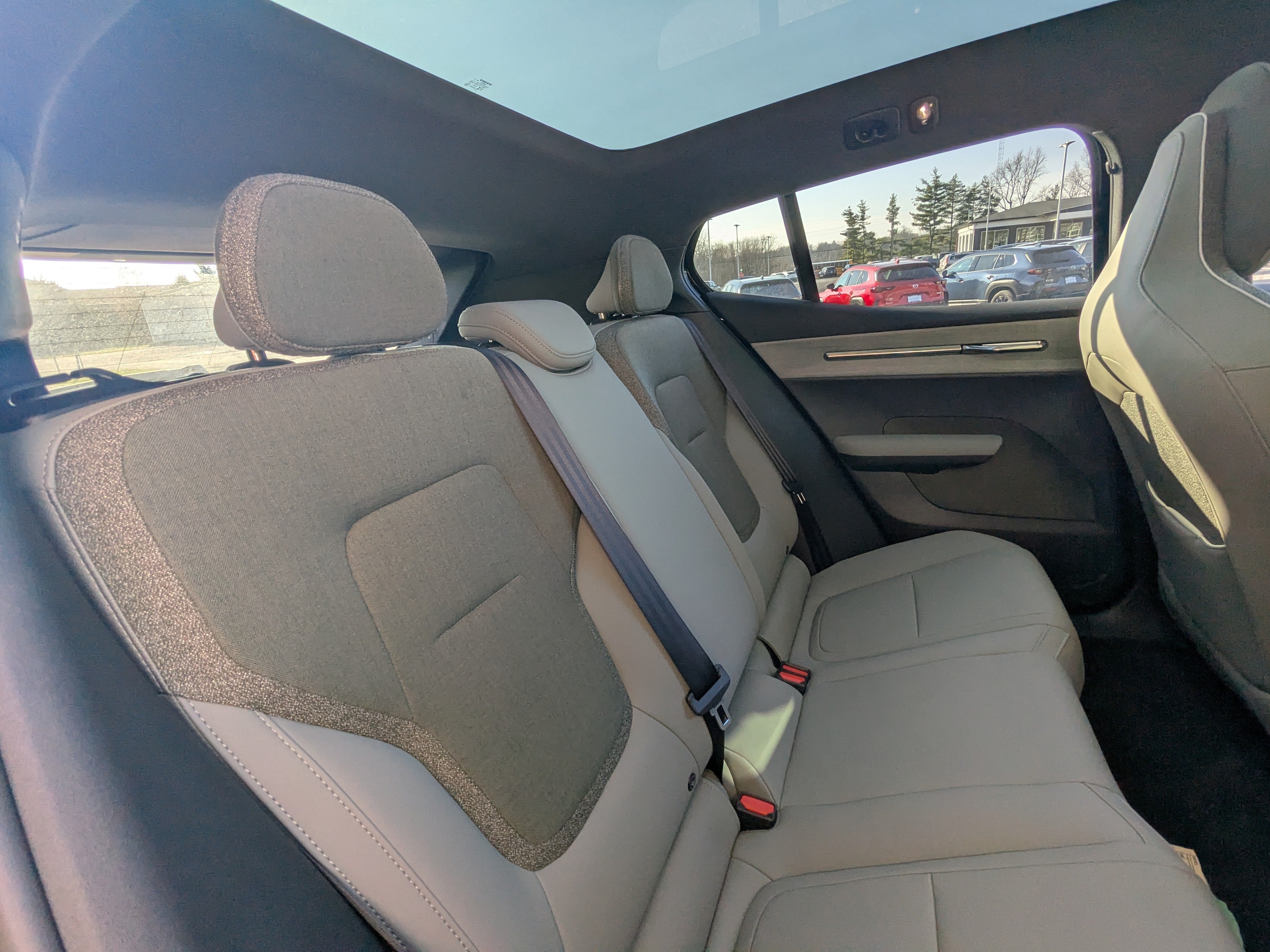 2025 Volvo EX30 Plus - Photo 18
