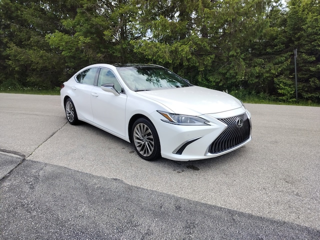 Featured used 2019 LEXUS ES 350 Luxury Sedan for sale in Bloomington, IN