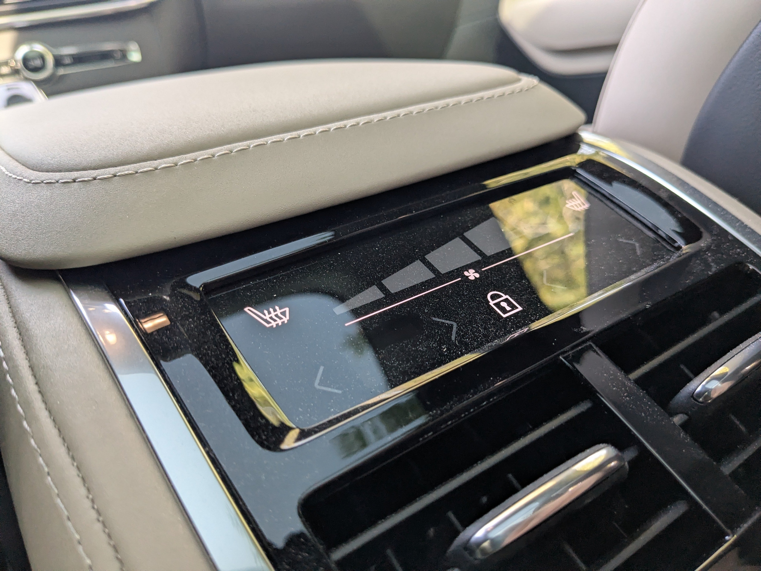 2026 Volvo XC90 Plus - Photo 20