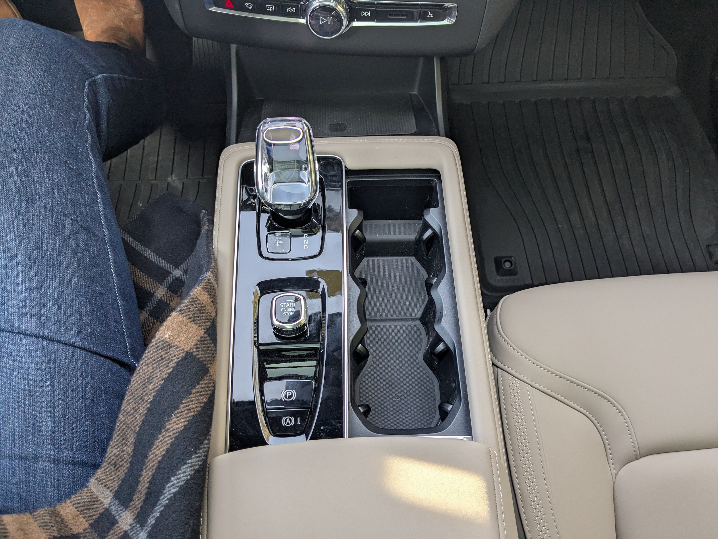 2026 Volvo XC90 Plus - Photo 46