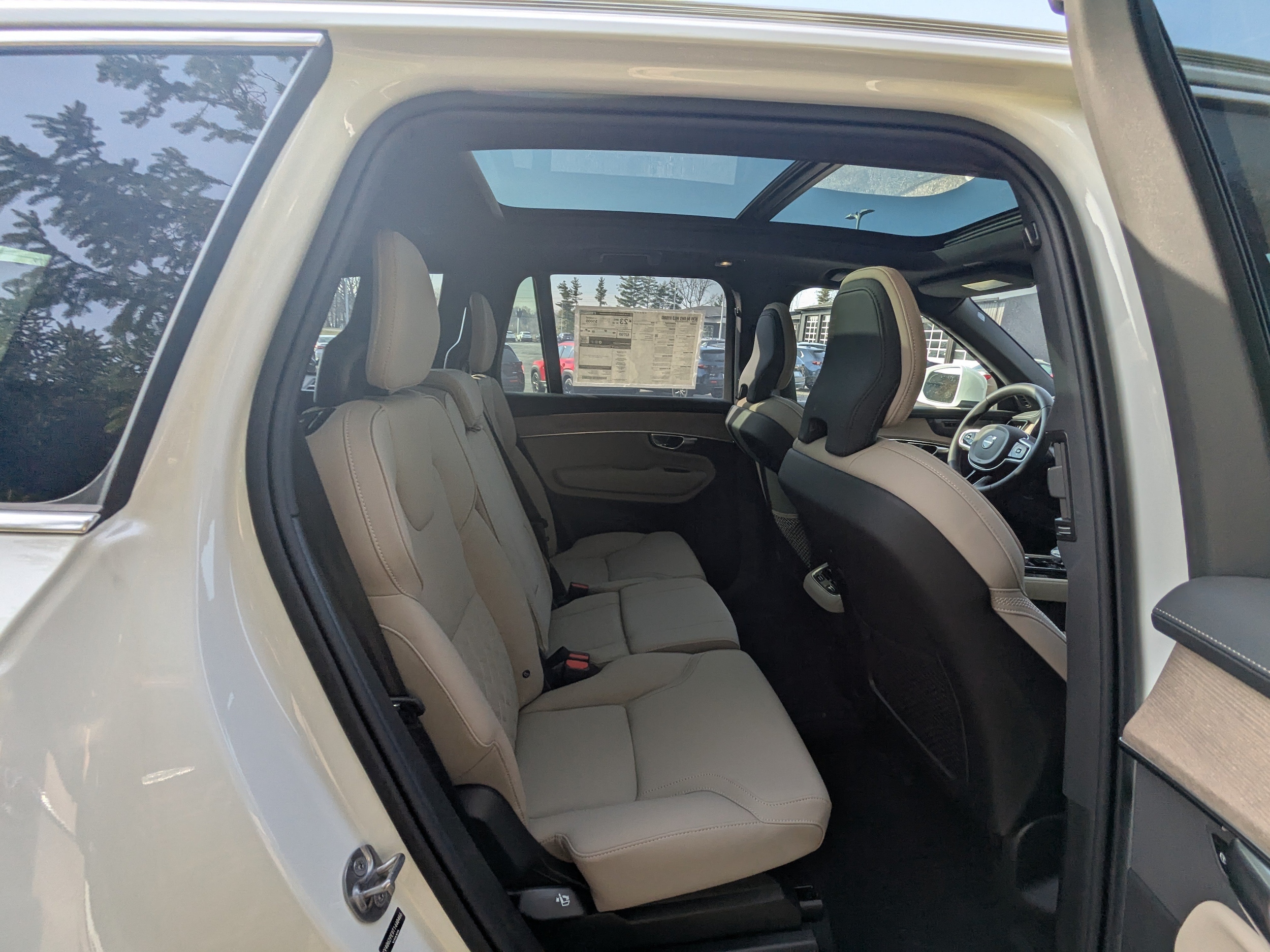 2026 Volvo XC90 Plus - Photo 18