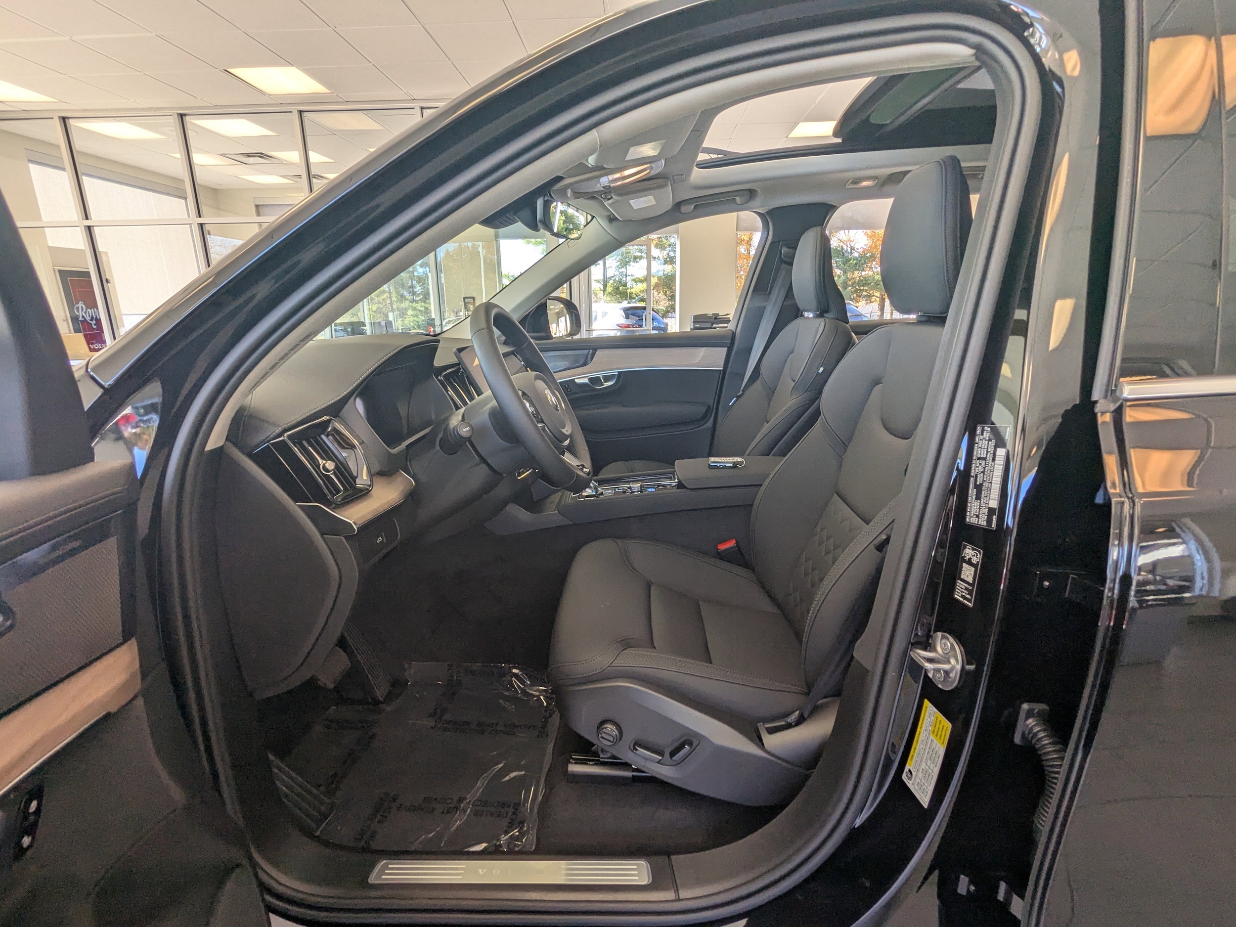 2026 Volvo XC90 Plus - Photo 8