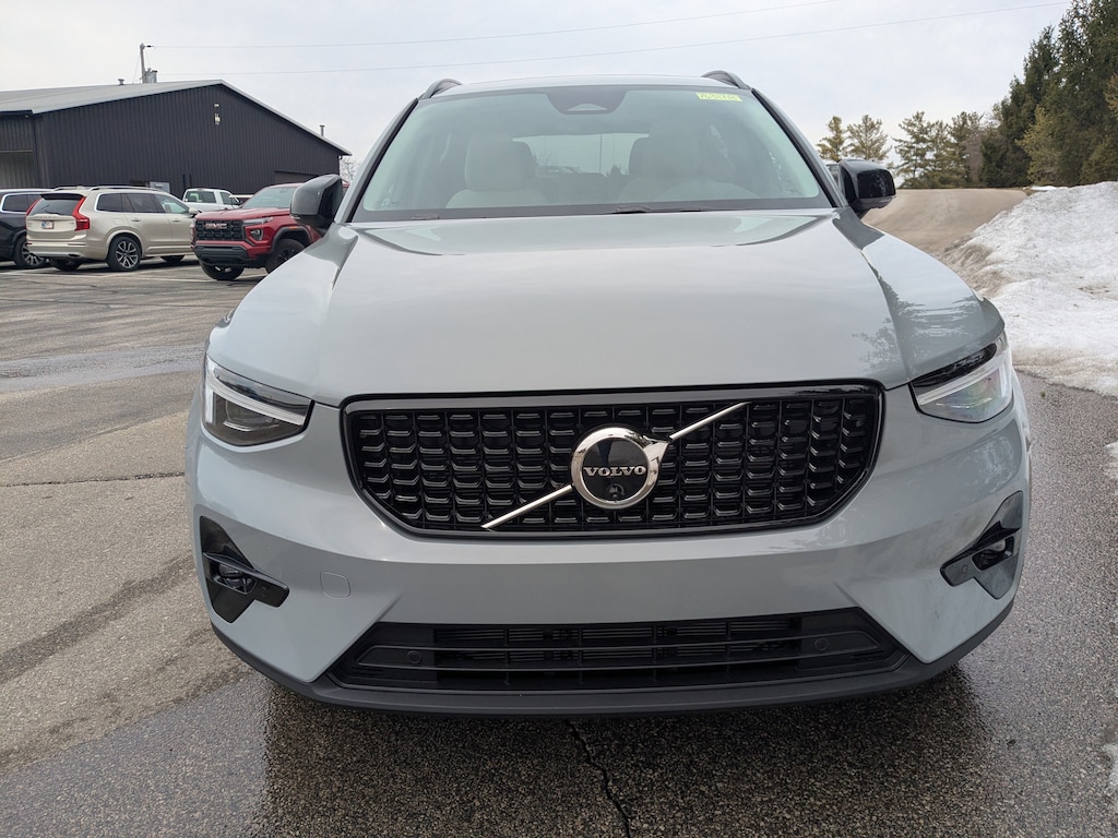 New 2026 Volvo XC40 B5 Plus SUV