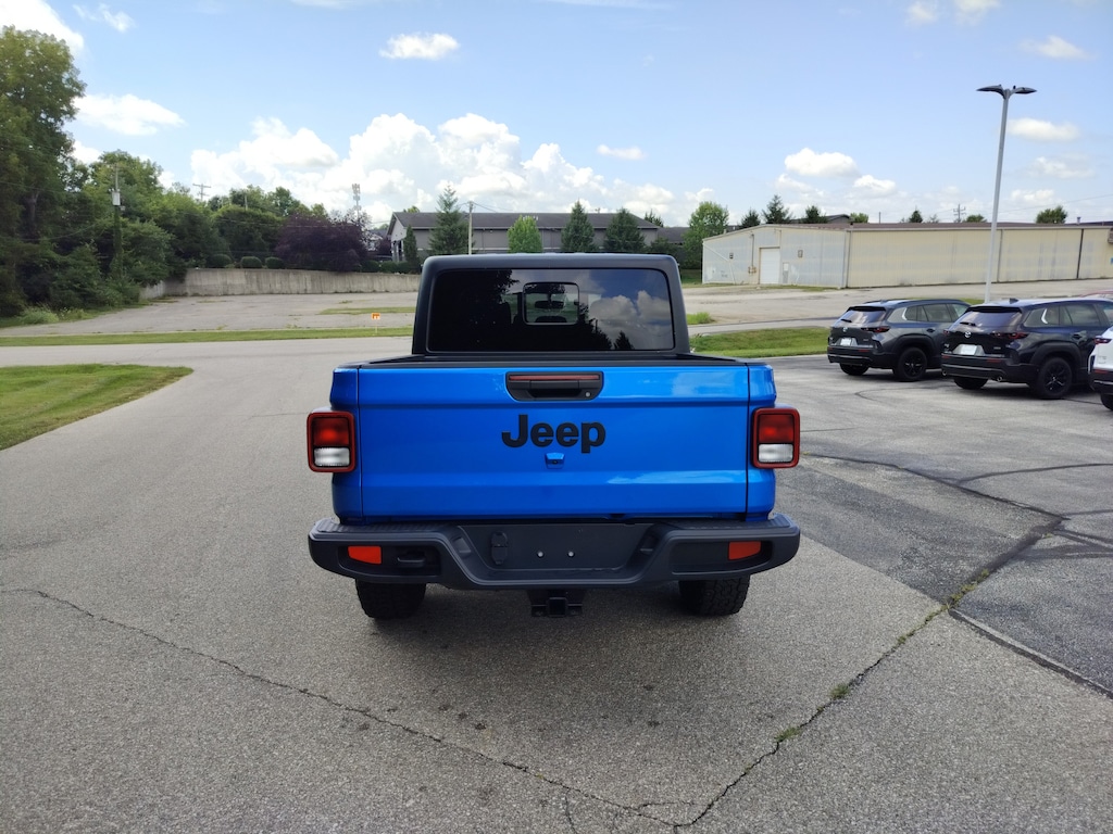 Used 2022 Jeep Gladiator Sport Truck Crew Cab