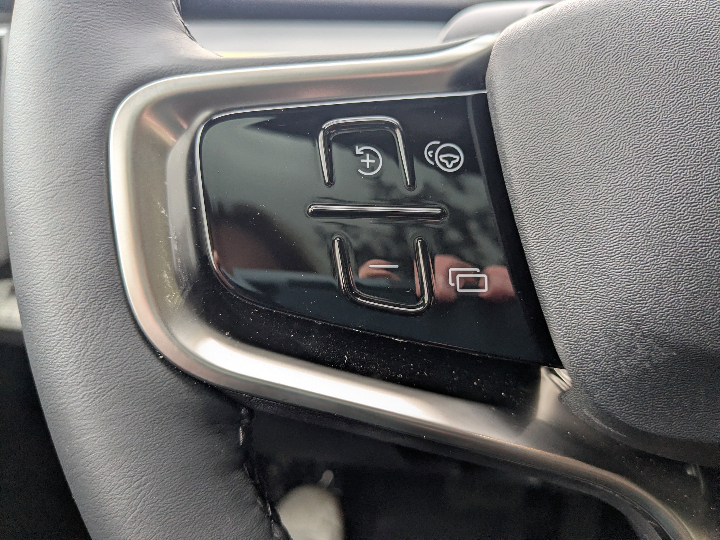 2026 Volvo EX30 Ultra - Photo 32