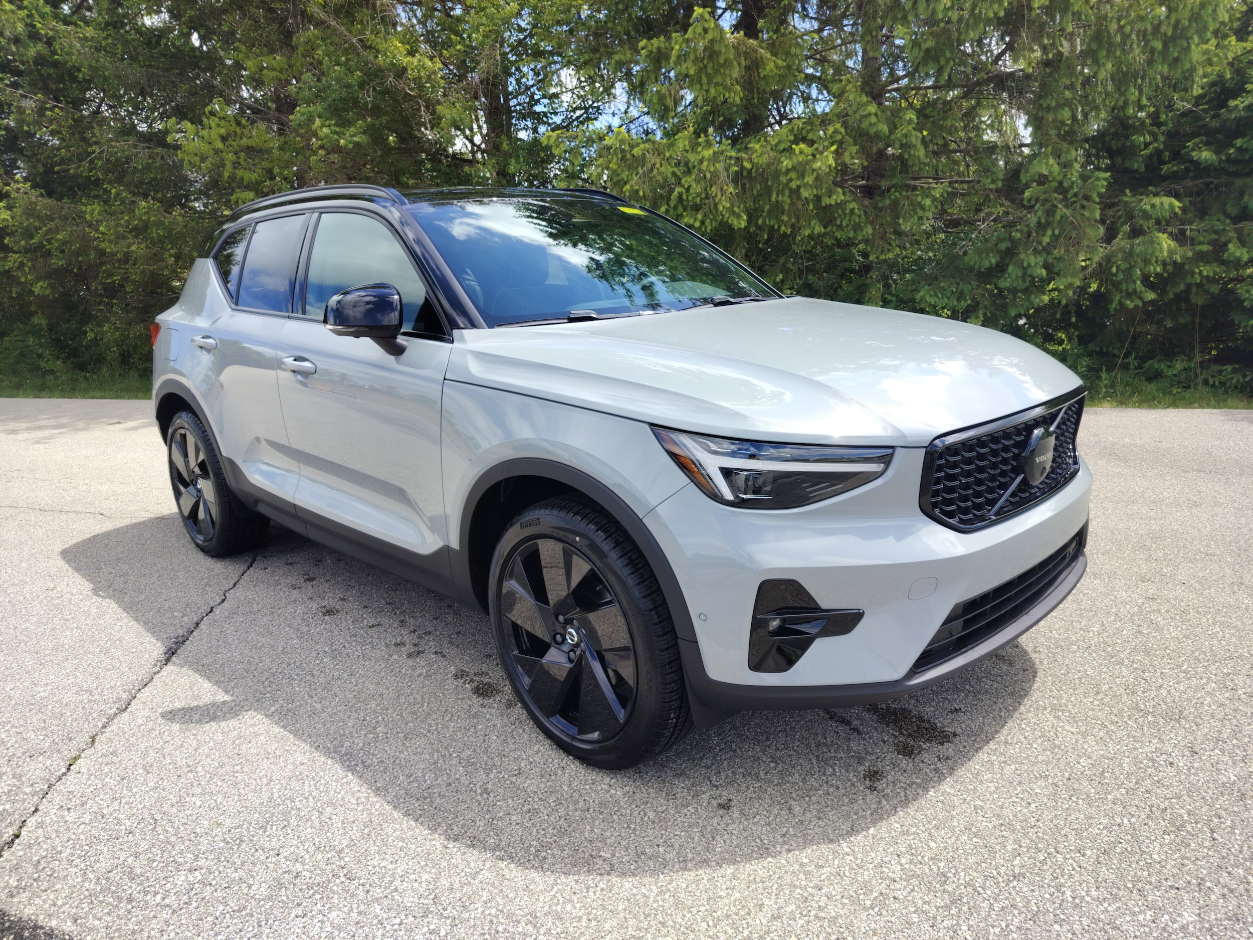 2026 Volvo XC40 B5 Ultra Ultra Black Edition AWD's photo