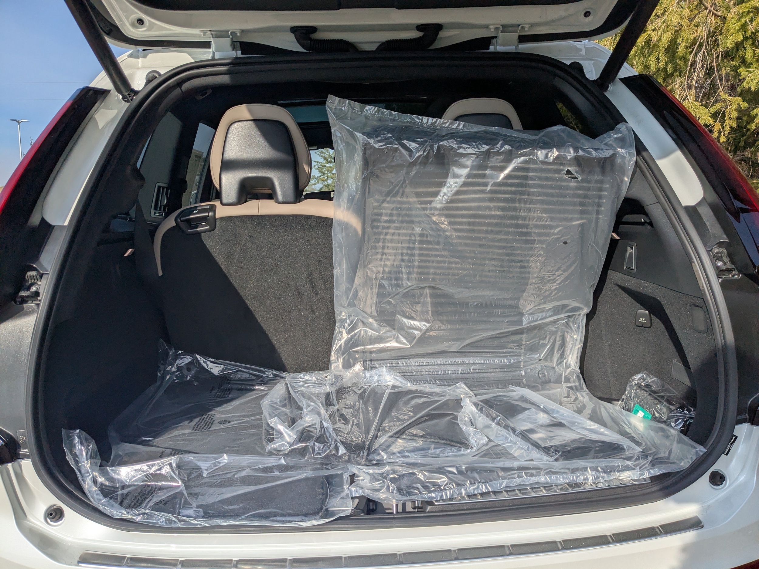 2026 Volvo XC90 Plus - Photo 25