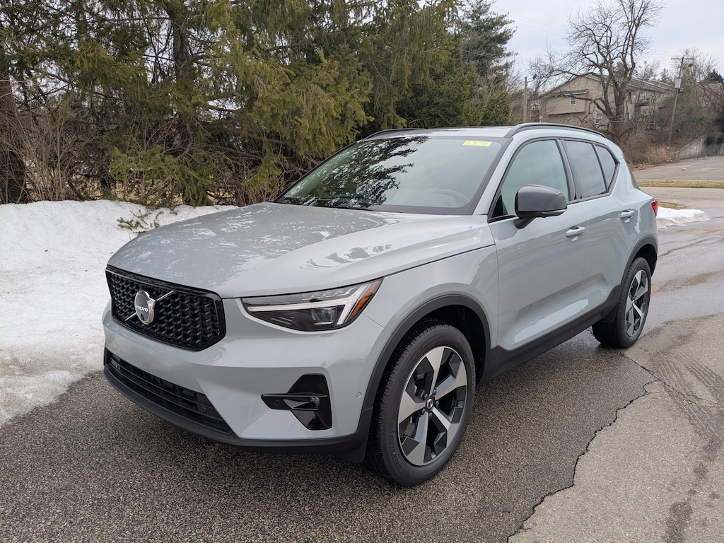 New 2026 Volvo XC40 B5 Plus SUV