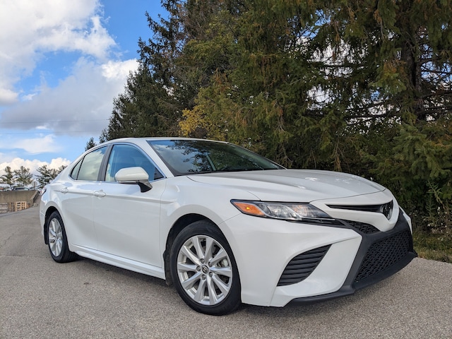 Featured used 2020 Toyota Camry SE Sedan for sale in Bloomington, IN