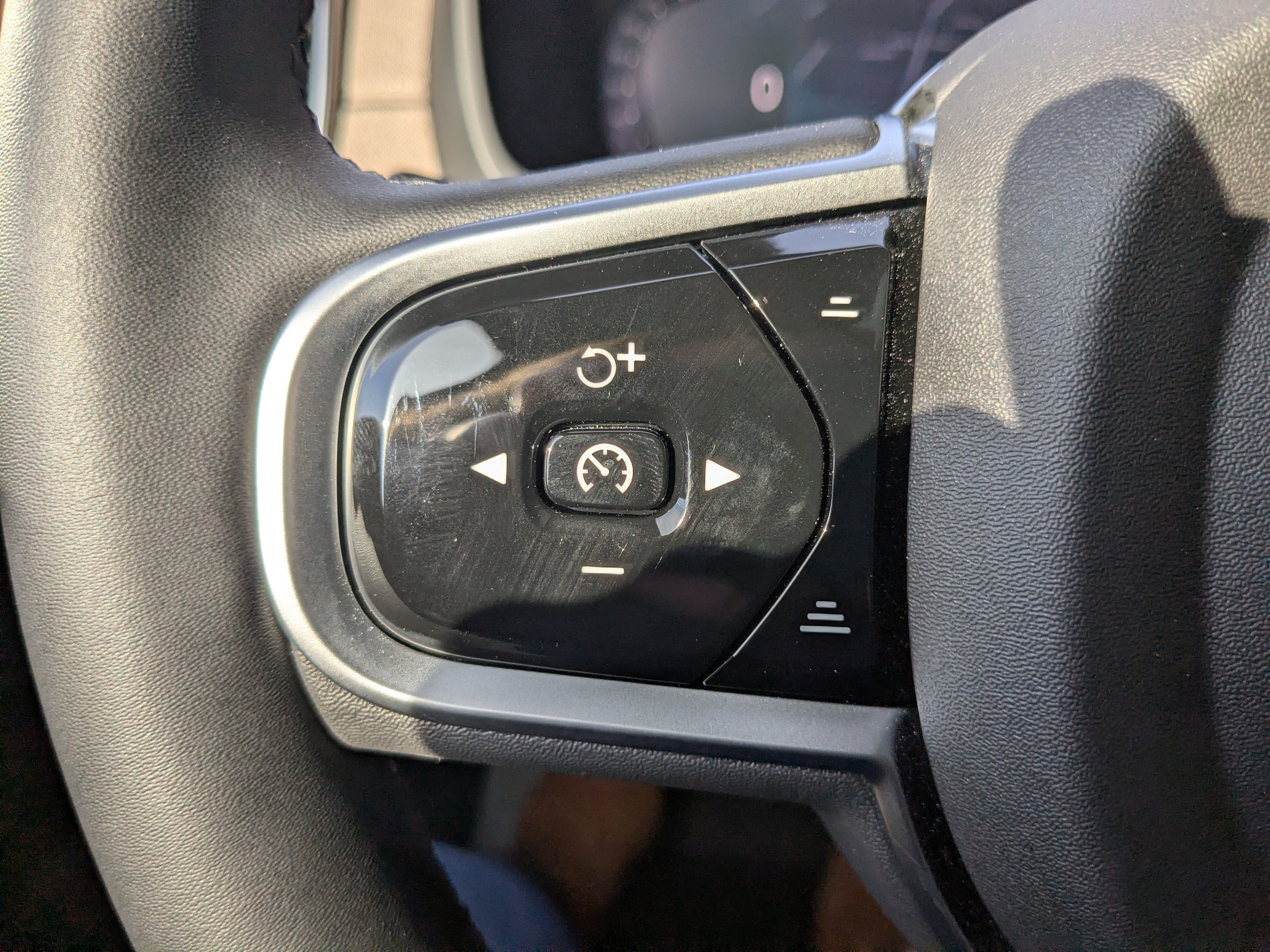 2026 Volvo XC90 Plus - Photo 40