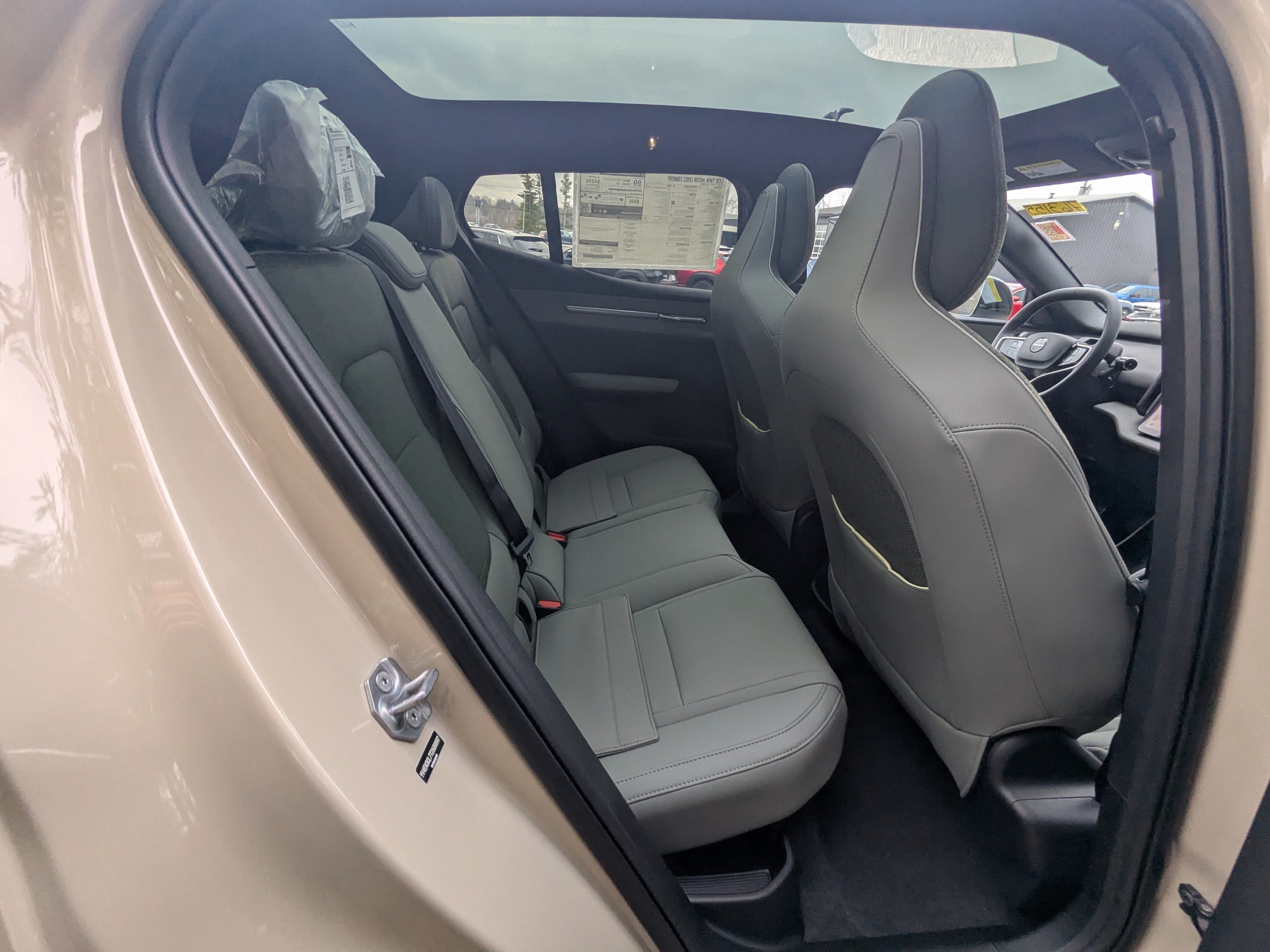2026 Volvo EX30 Ultra - Photo 18