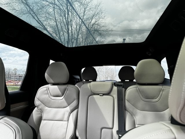 2026 Volvo EX90 Ultra - Photo 16