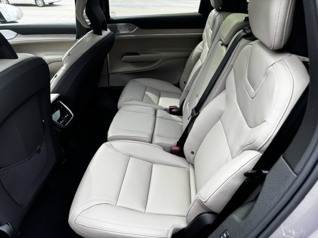 2026 Volvo EX90 Ultra - Photo 17