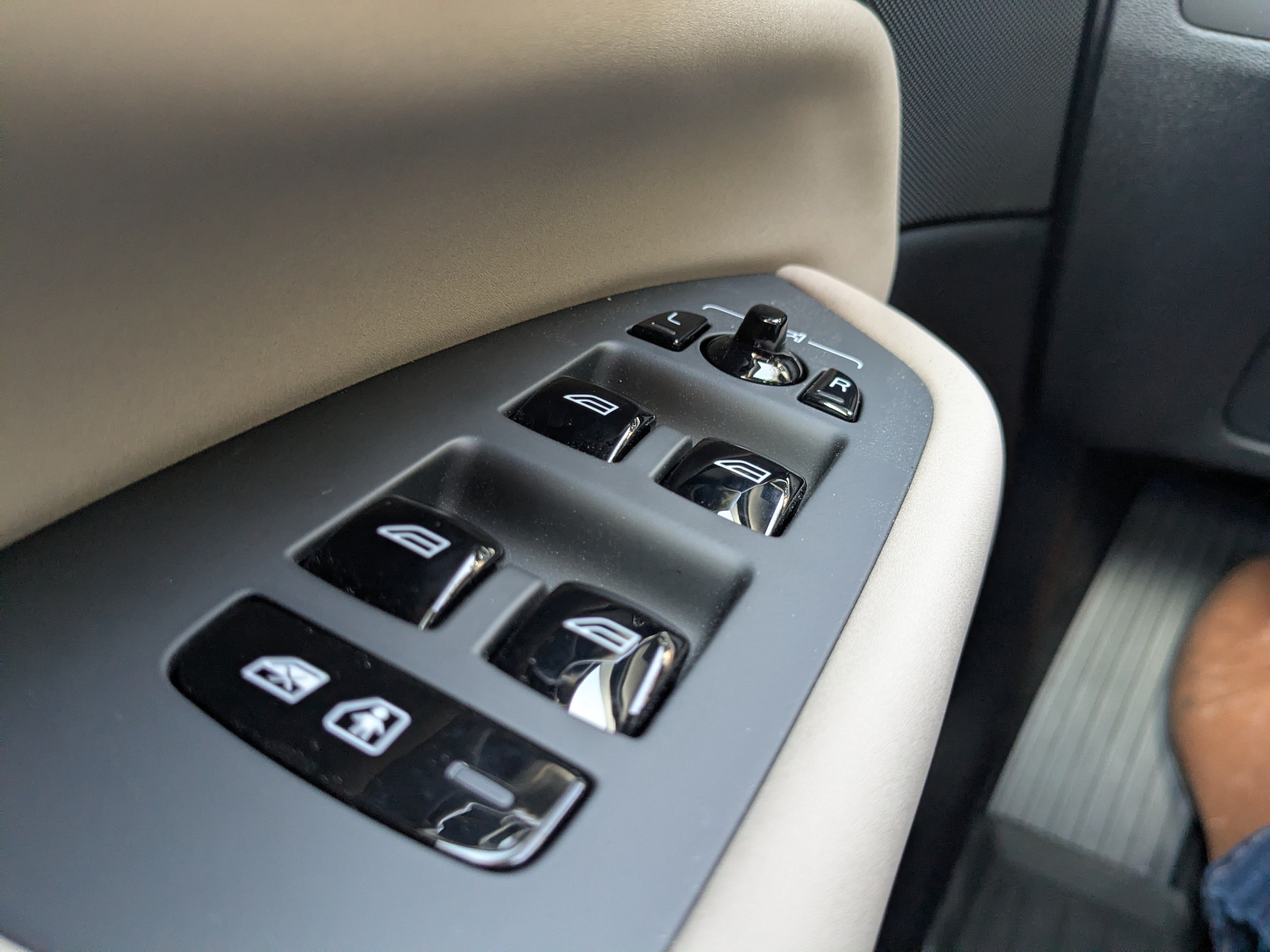 2026 Volvo XC90 Plus - Photo 37