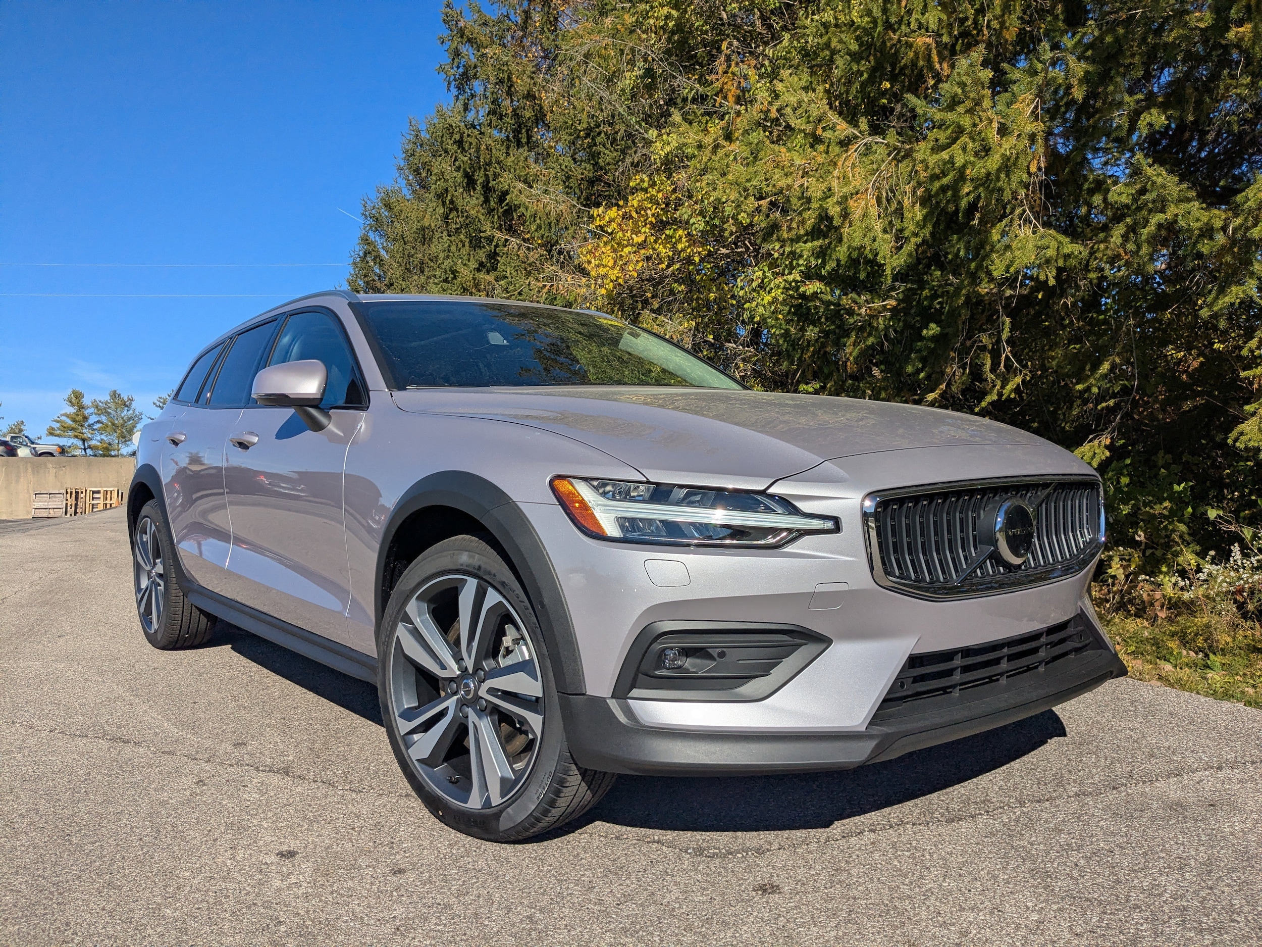 2026 Volvo V60 Cross Country Plus's photo
