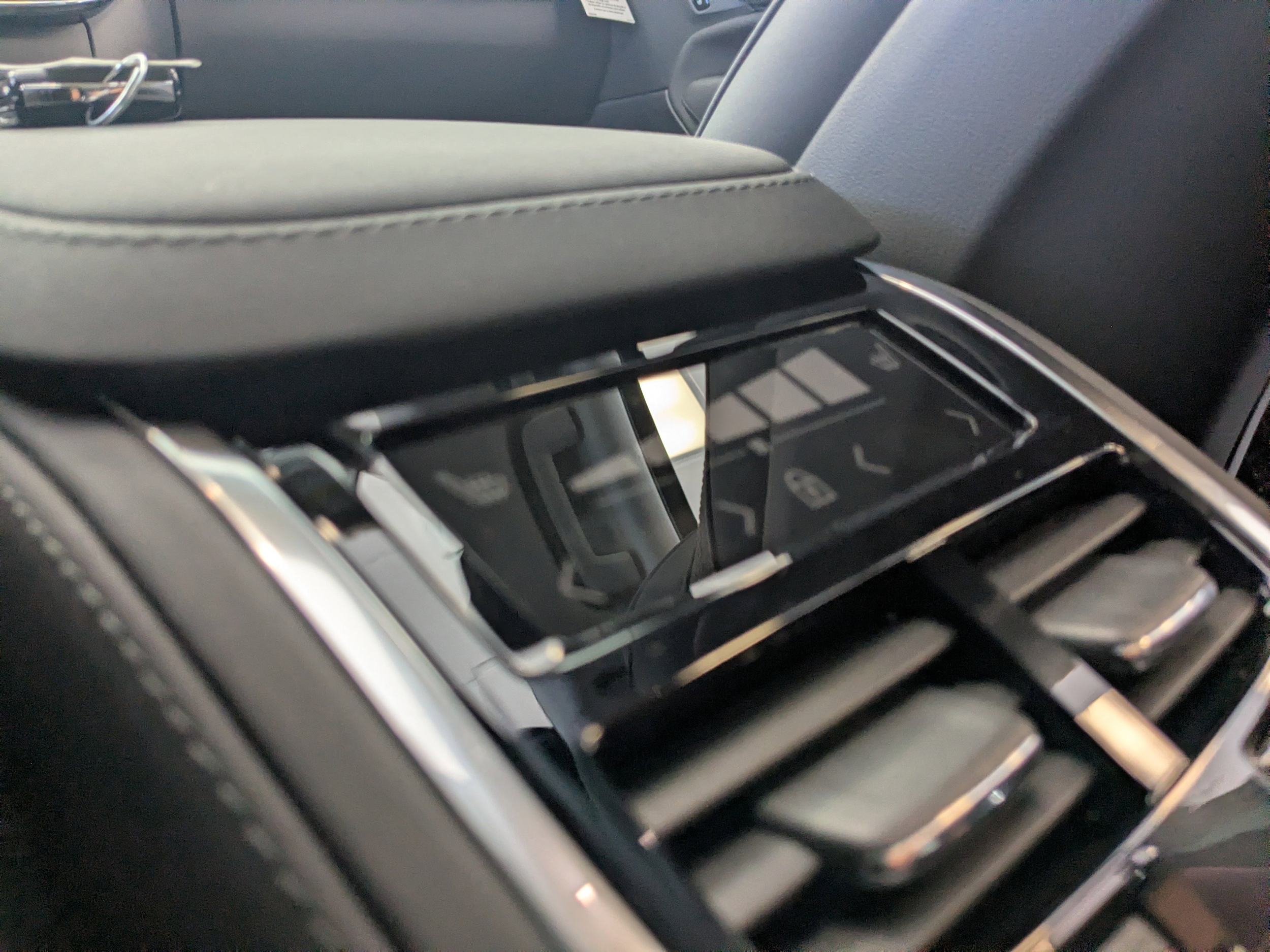 2026 Volvo XC90 Plus - Photo 21