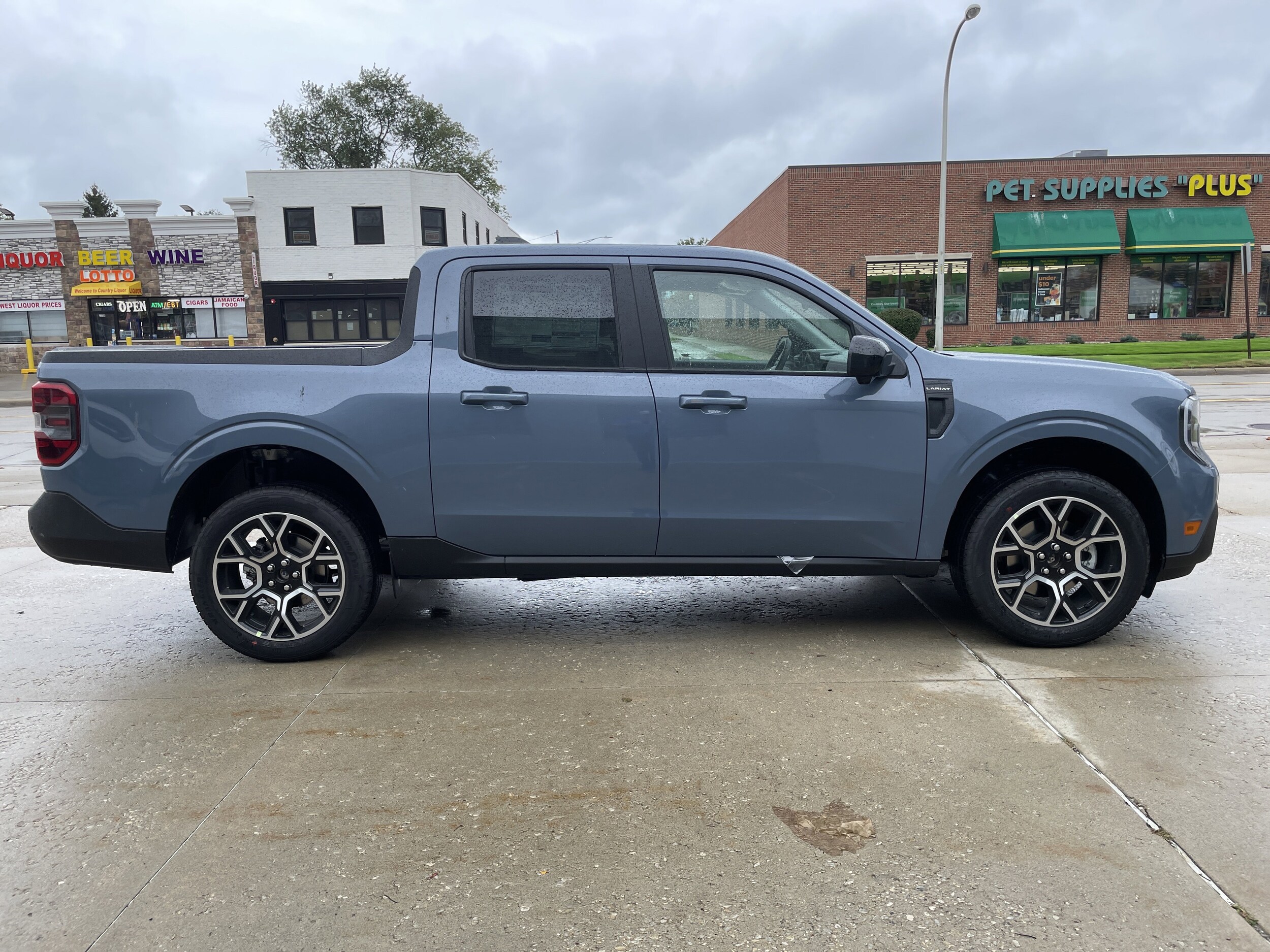 2025 Ford Maverick Lariat photo 2