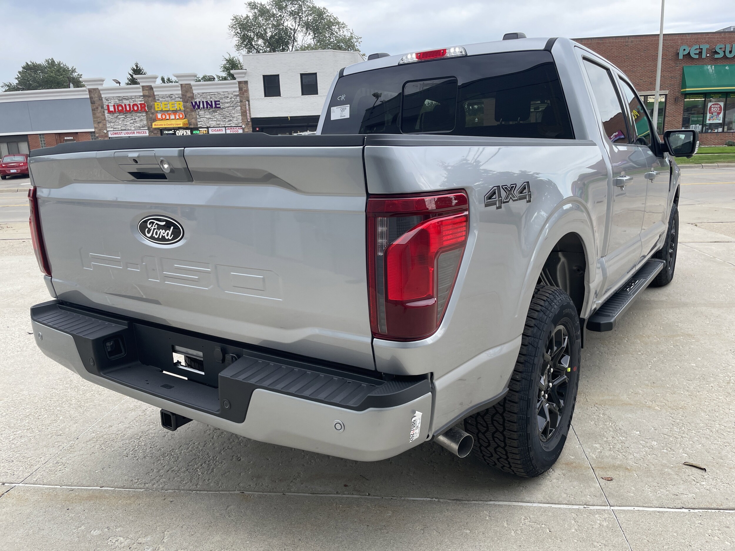 2025 Ford F-150 XLT photo 2