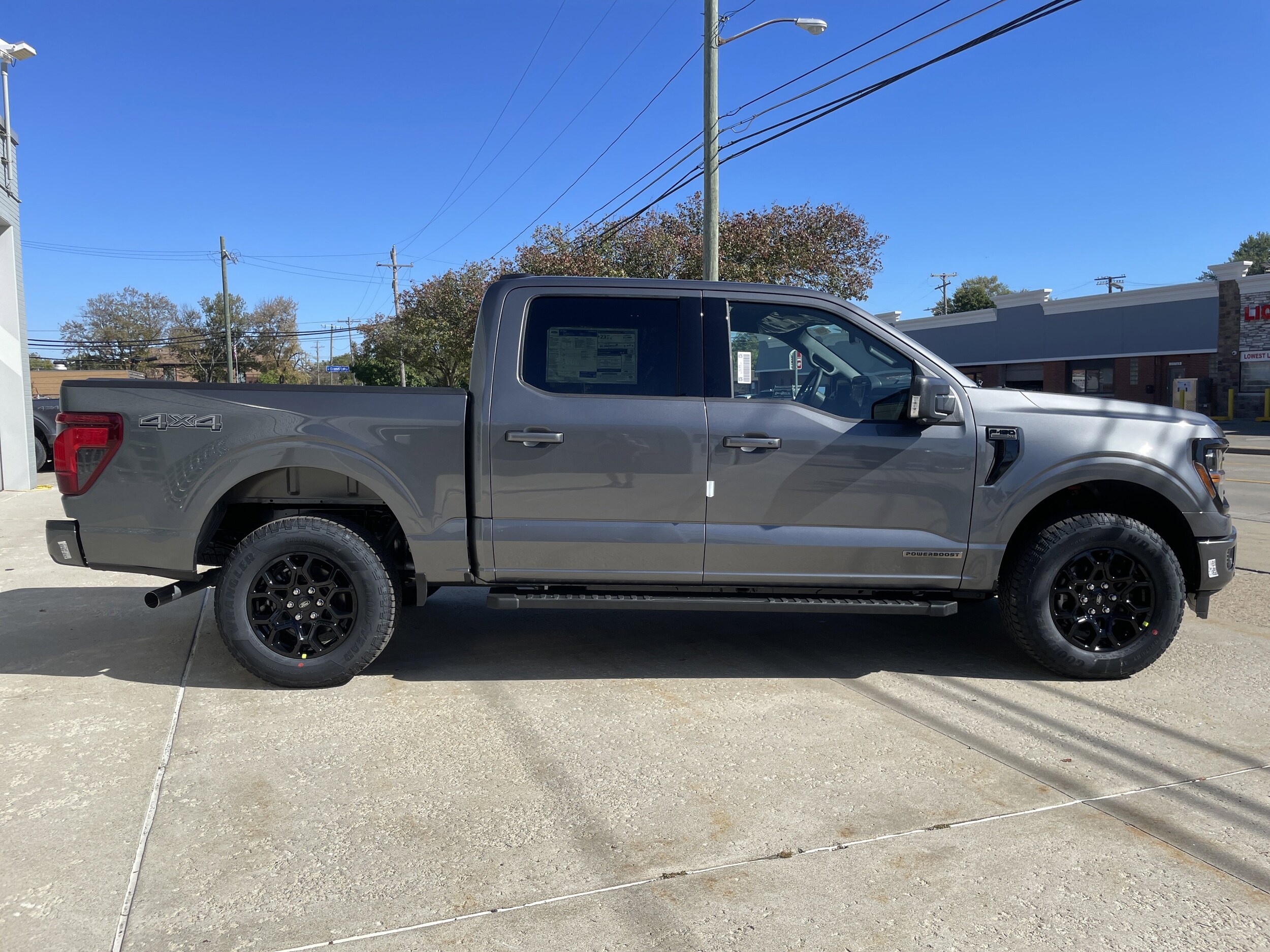 2025 Ford F-150 XLT photo 3