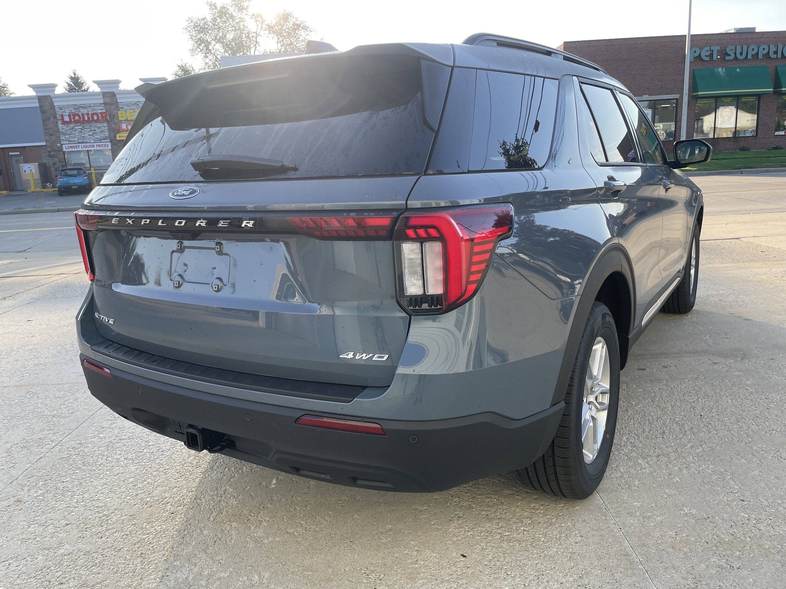 2025 Ford Explorer photo 4