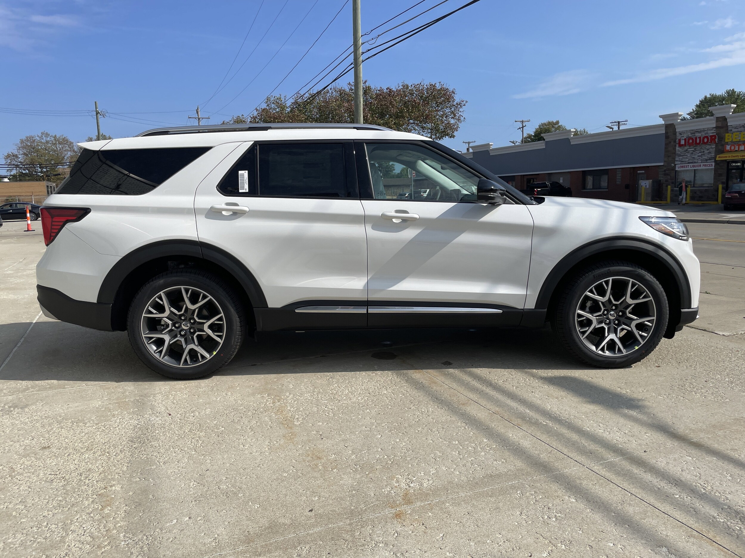 2025 Ford Explorer Platinum photo 2