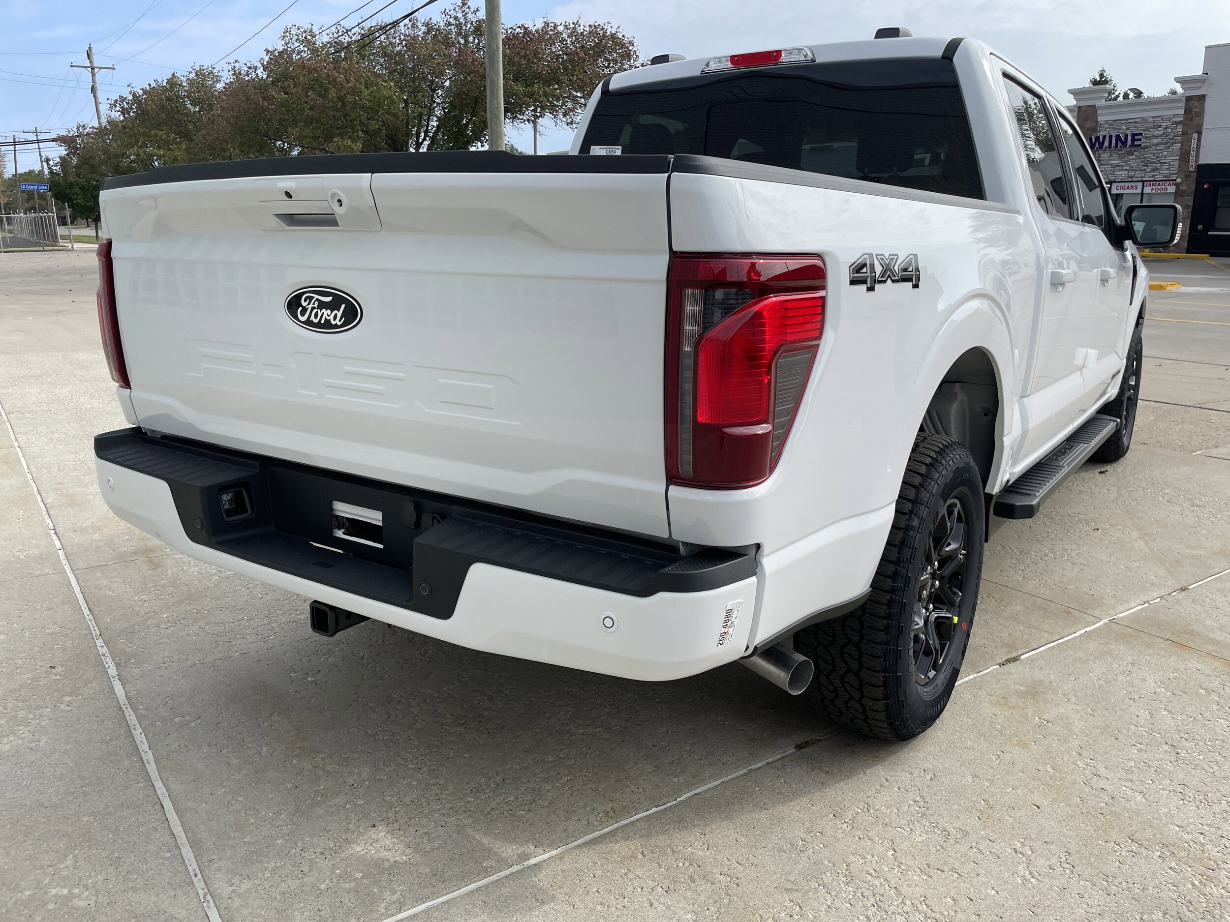 2025 Ford F-150 XLT photo 2