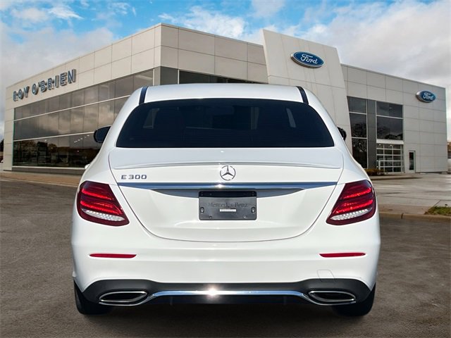 2017 Mercedes Benz E 300 photo 4