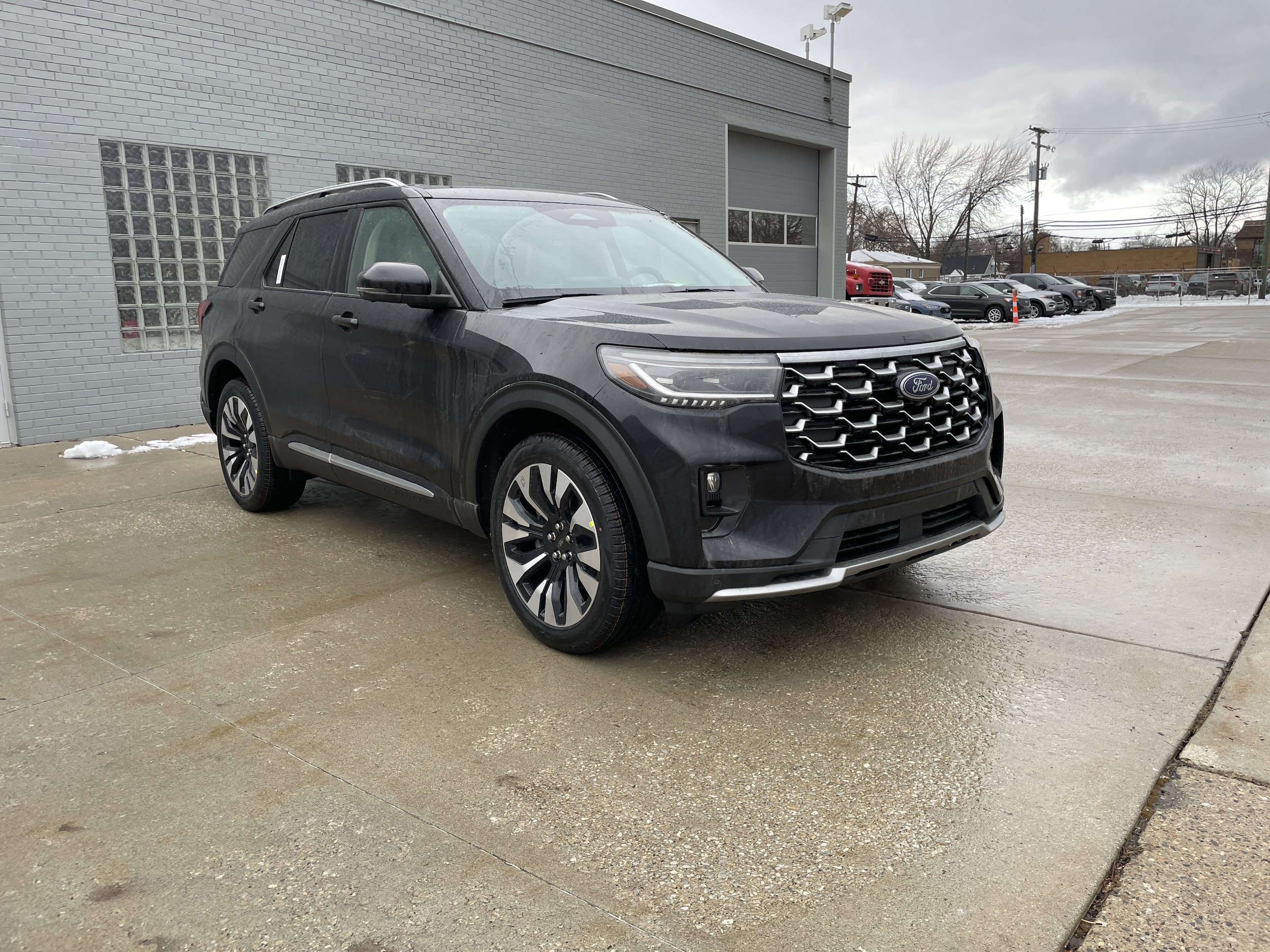 2026 Ford Explorer Platinum's photo