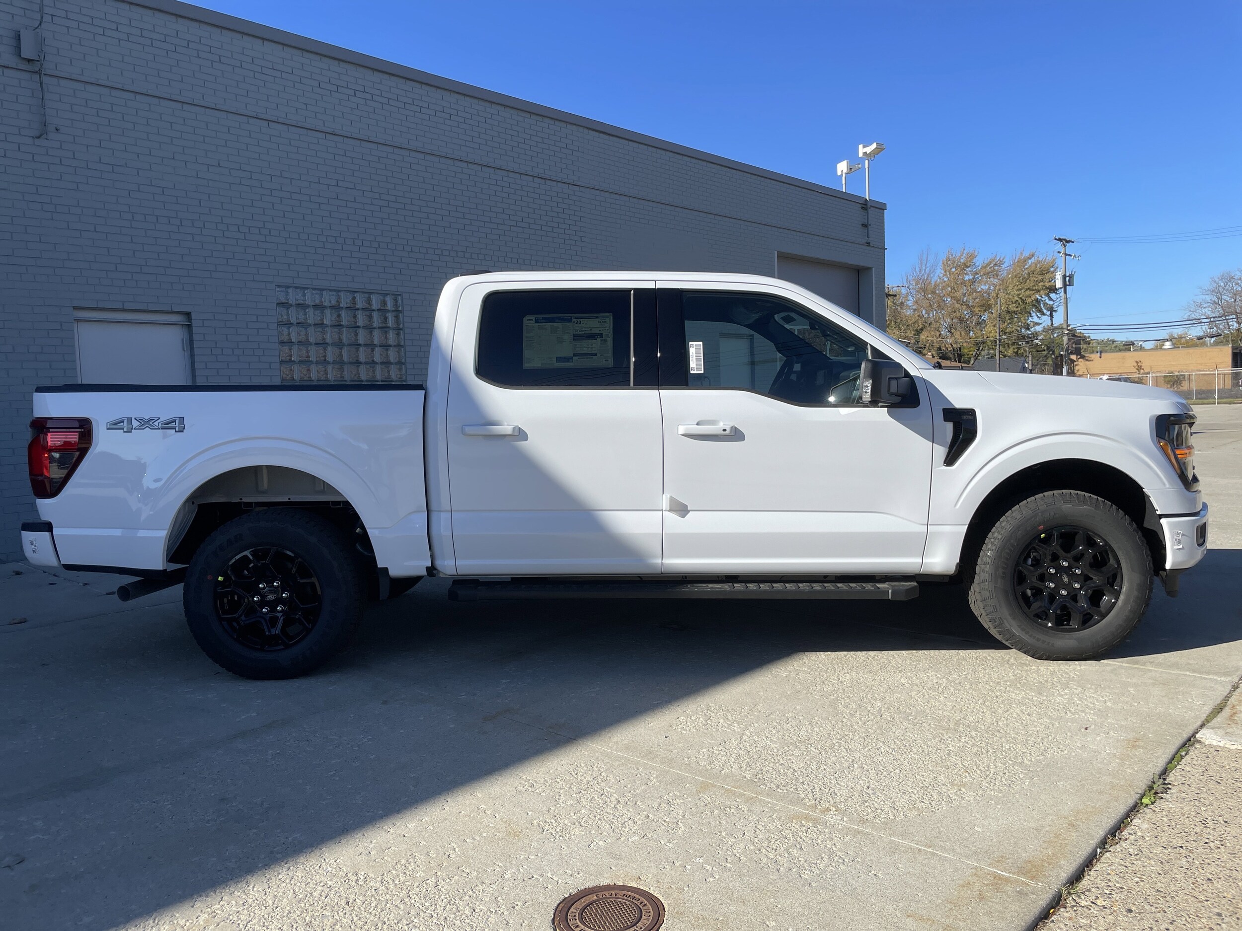2025 Ford F-150 XLT photo 2