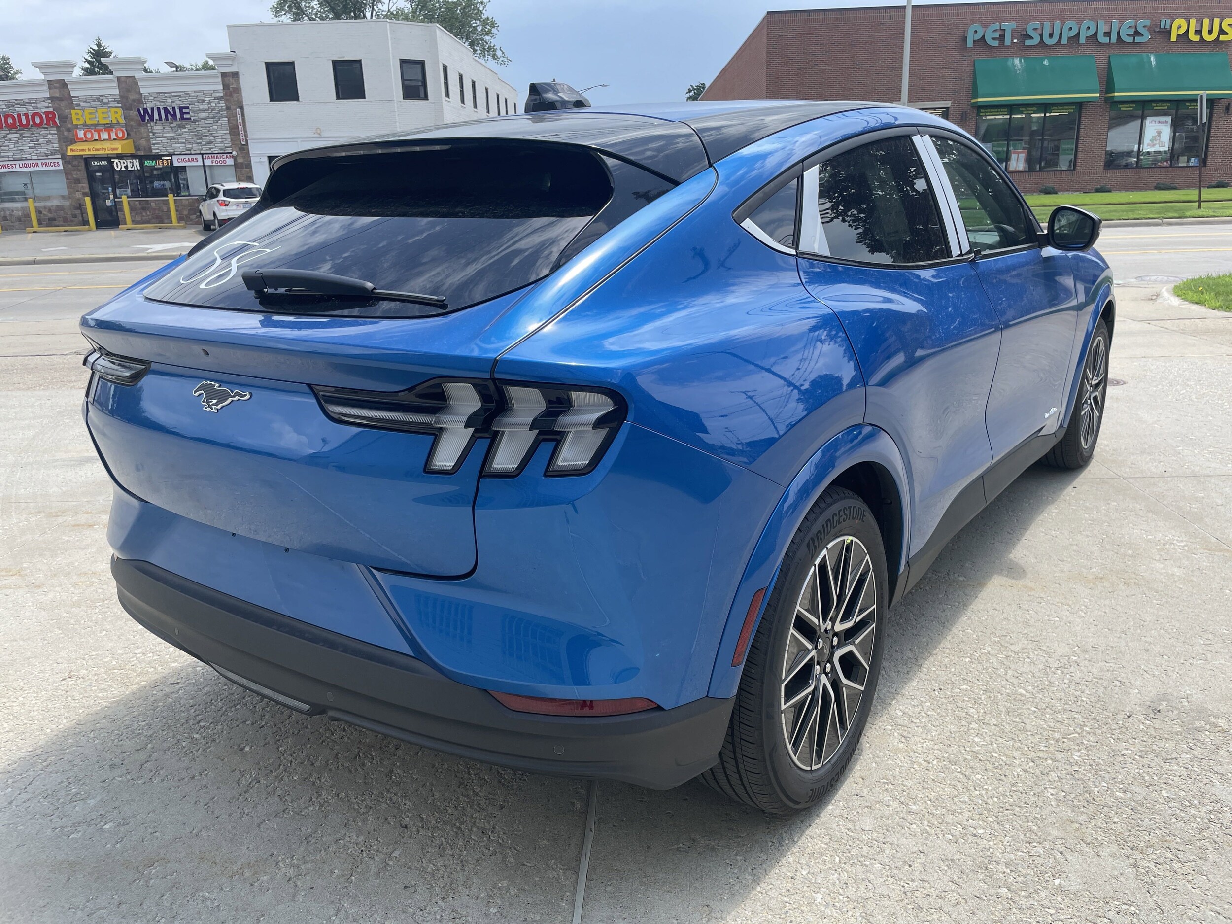 2025 Ford Mustang Mach-E Premium photo 4