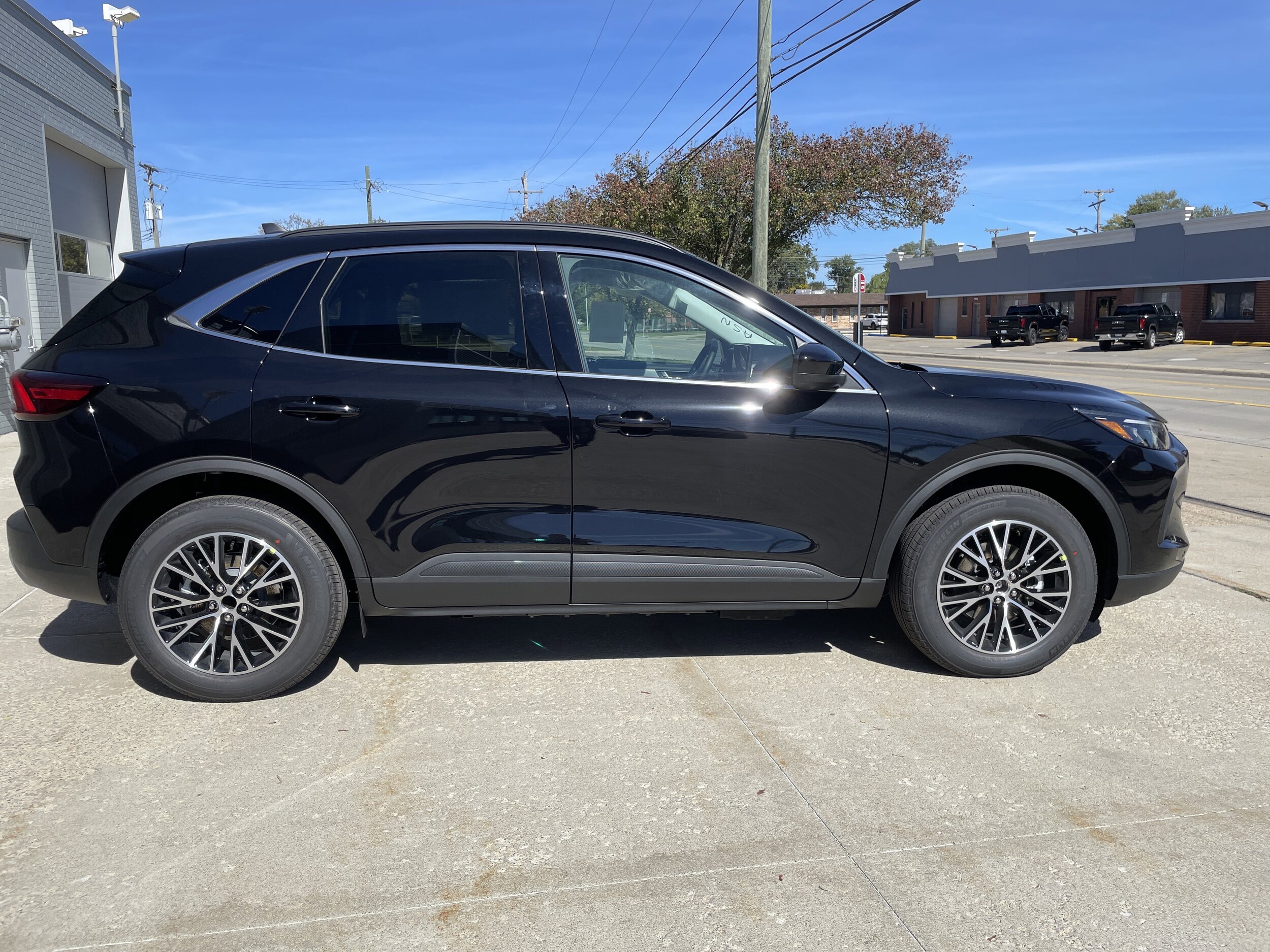 2026 Ford Escape Plug-In Hybrid photo 2