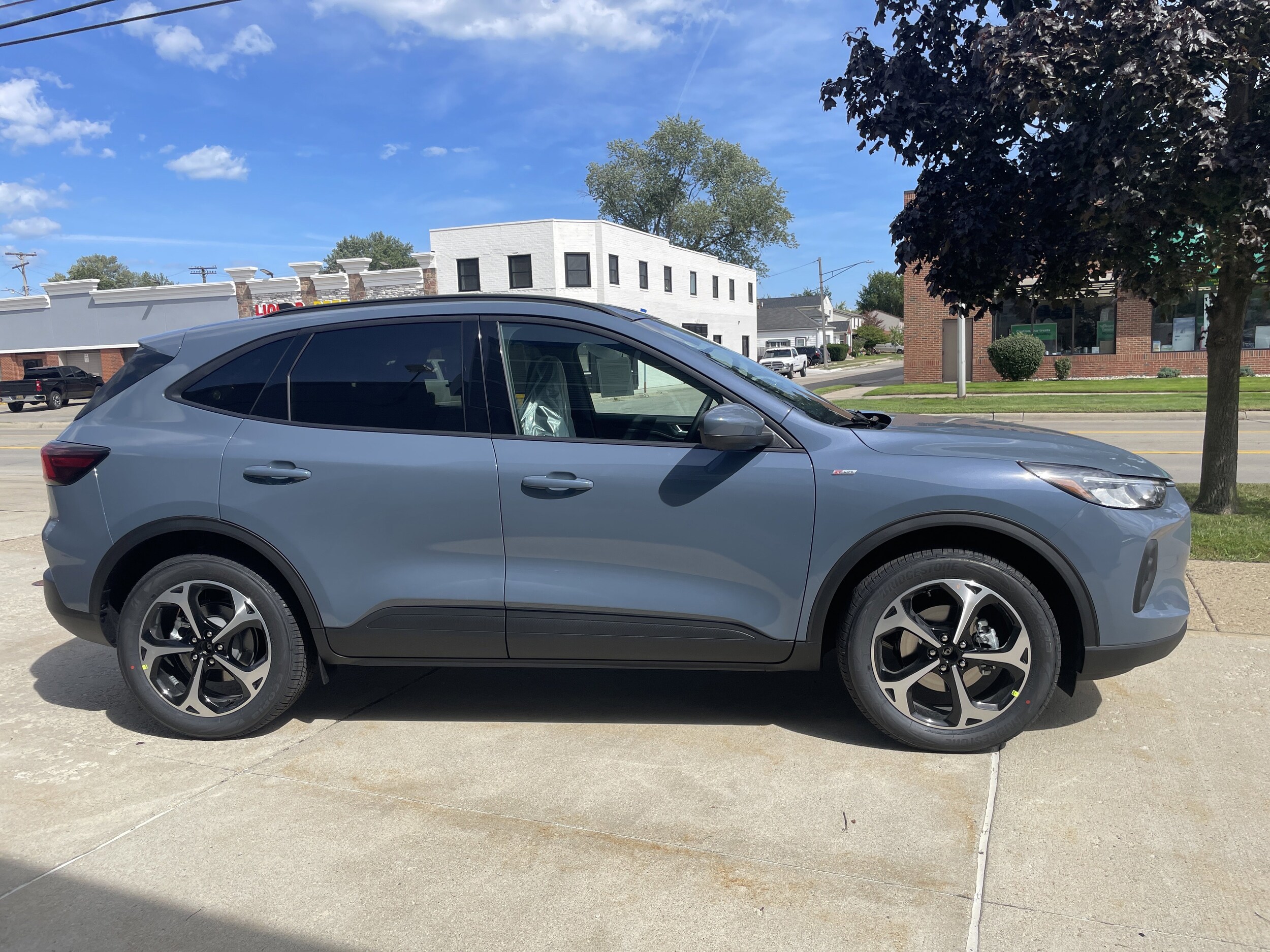 2025 Ford Escape Select ST-Line photo 3