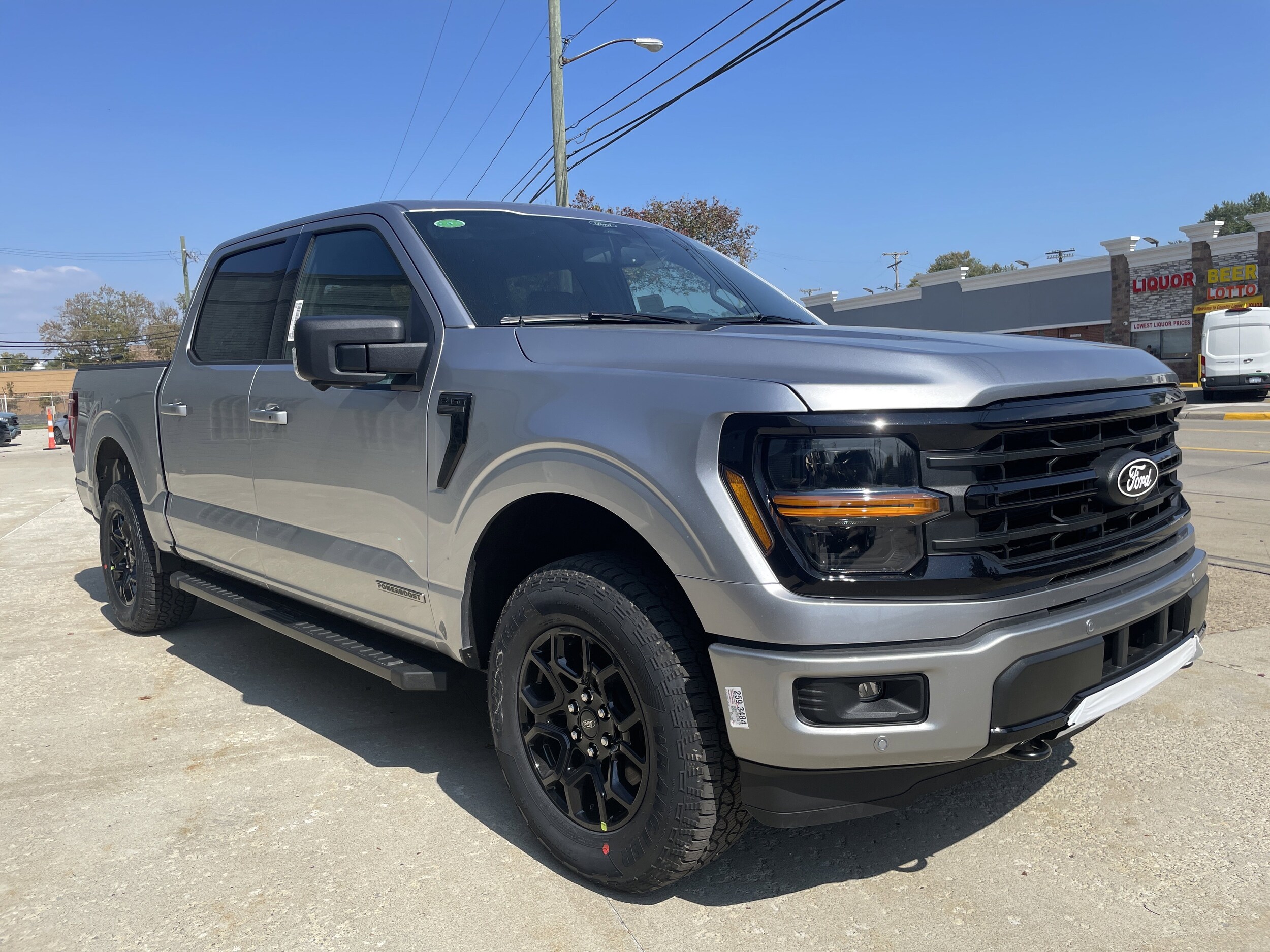 2025 Ford F-150 XLT photo 2