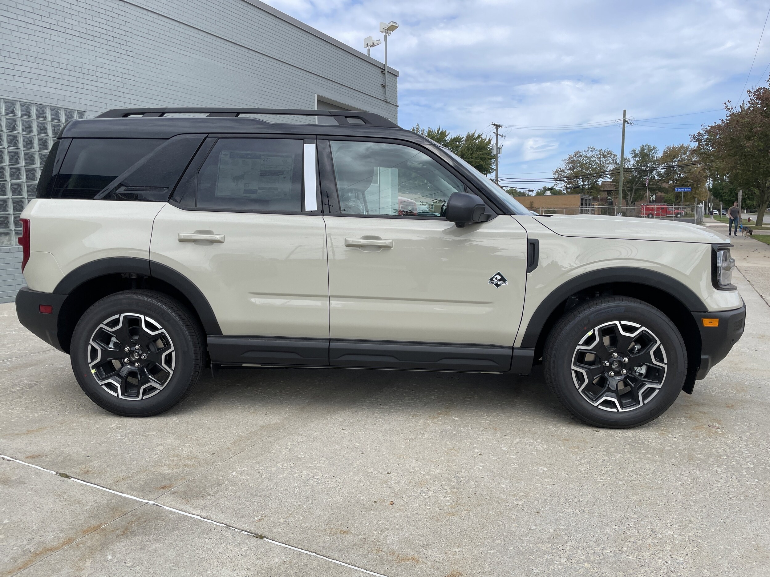 2025 Ford Bronco Sport Outer Banks photo 2
