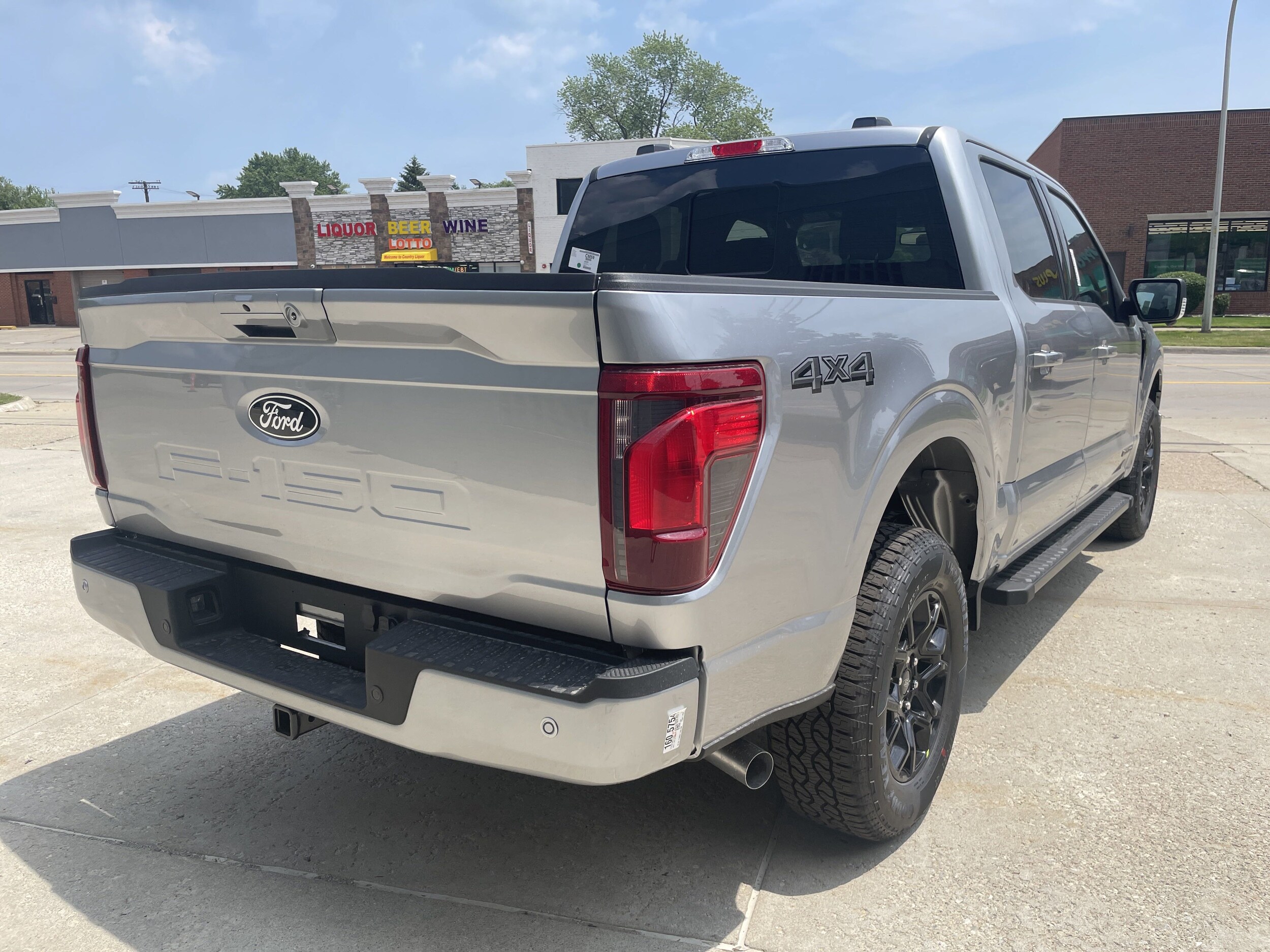 2025 Ford F-150 XLT photo 4