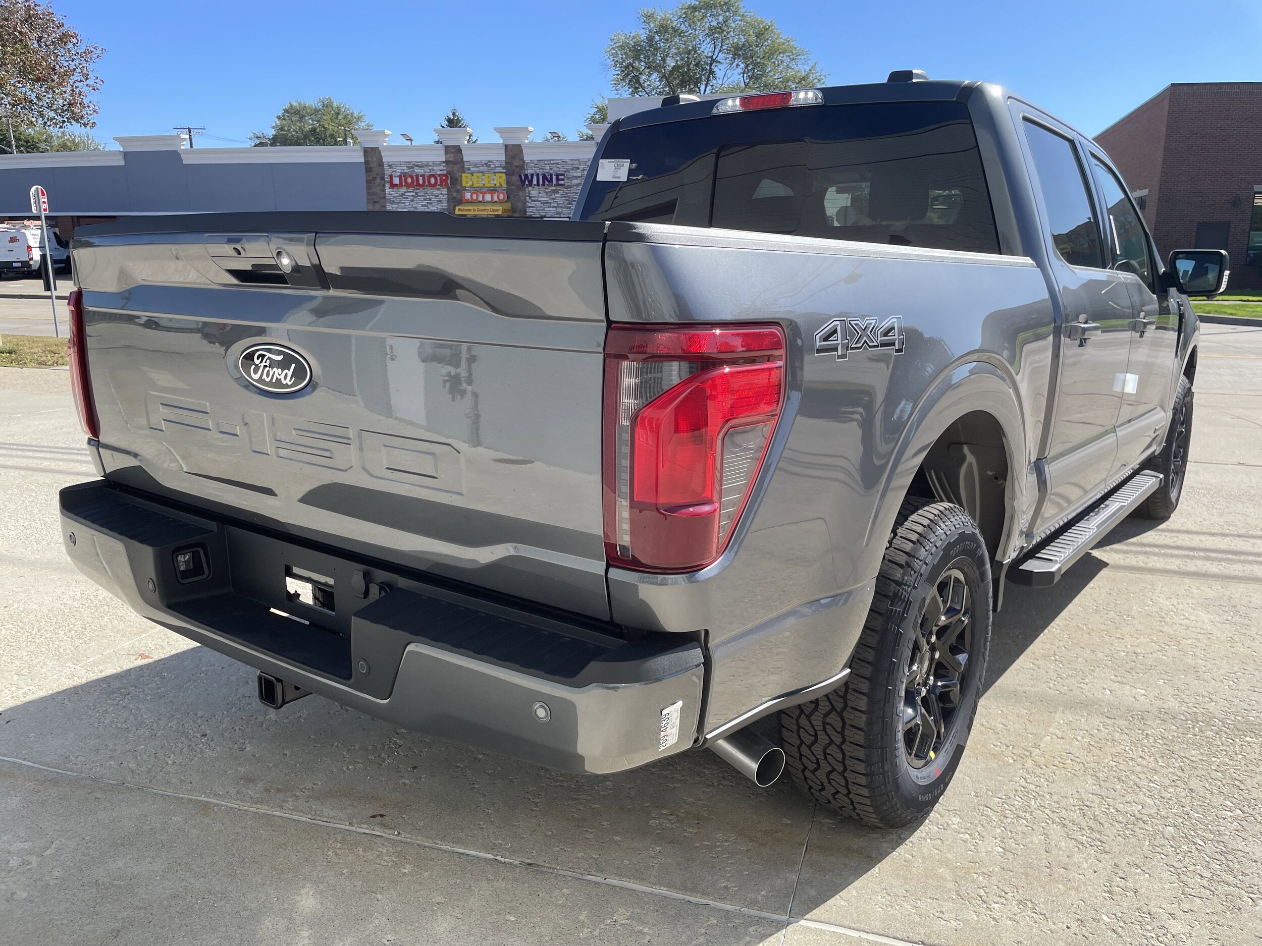 2025 Ford F-150 XLT photo 4