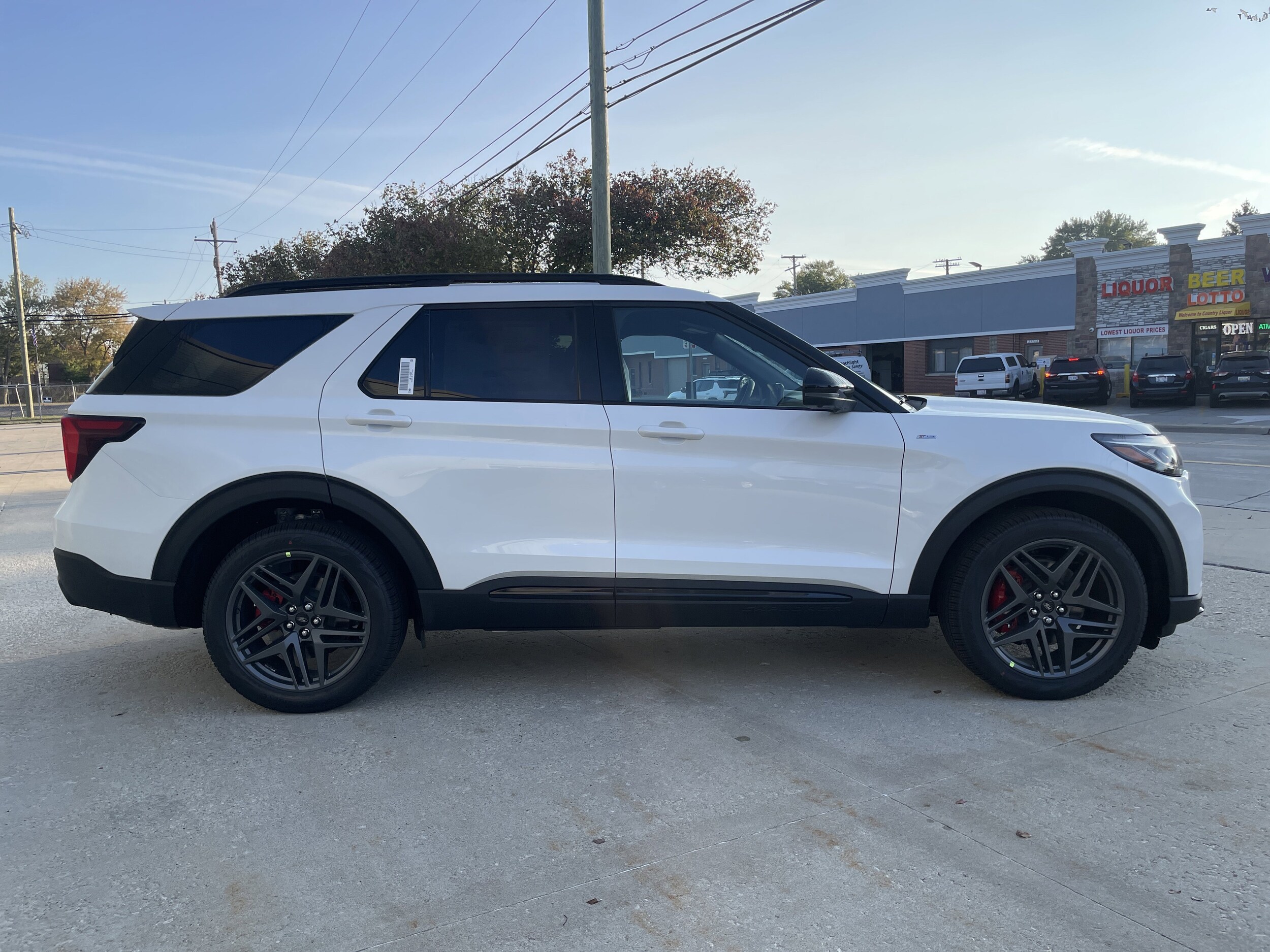 2025 Ford Explorer ST-Line photo 3