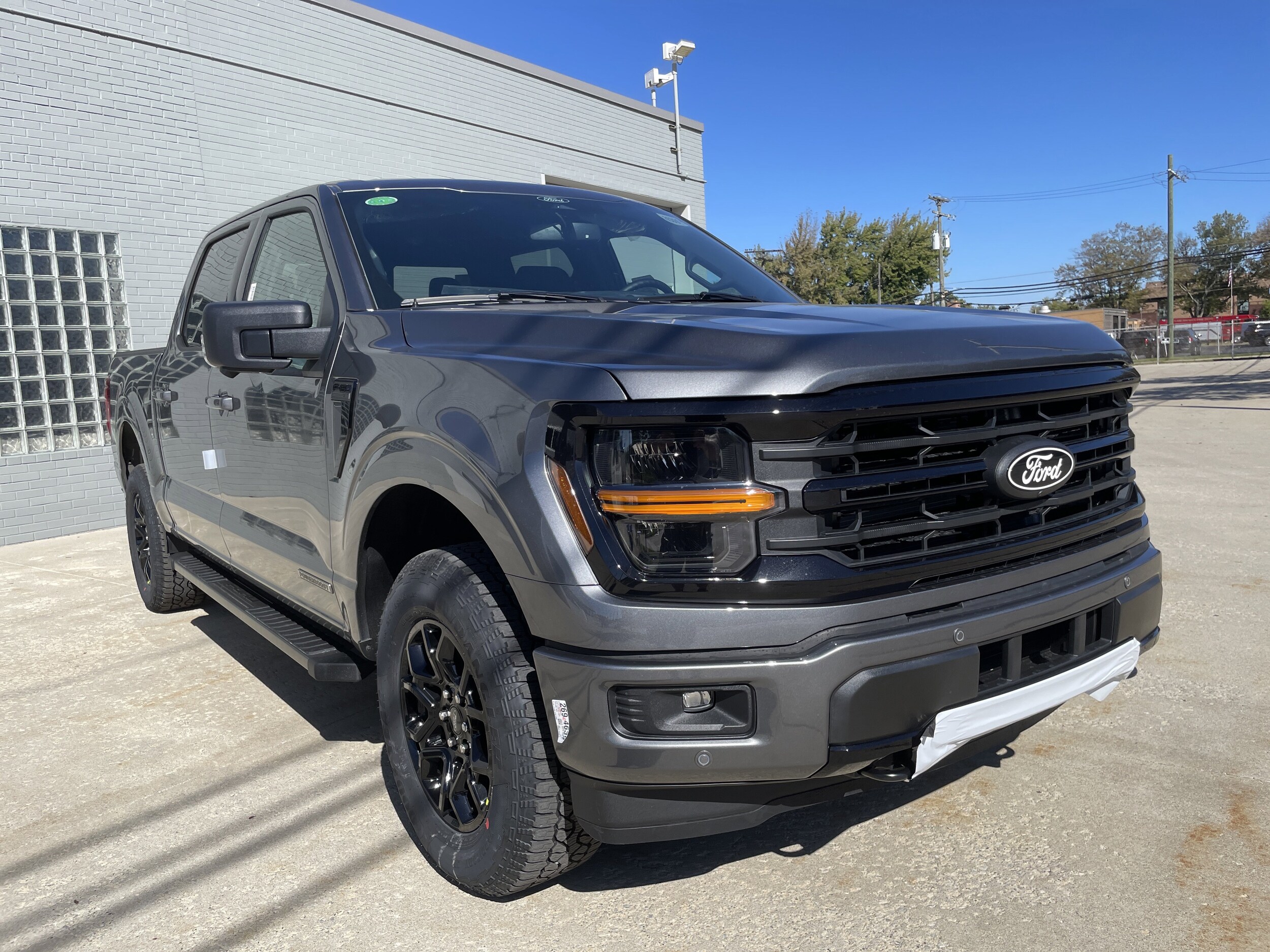 2025 Ford F-150 XLT photo 2