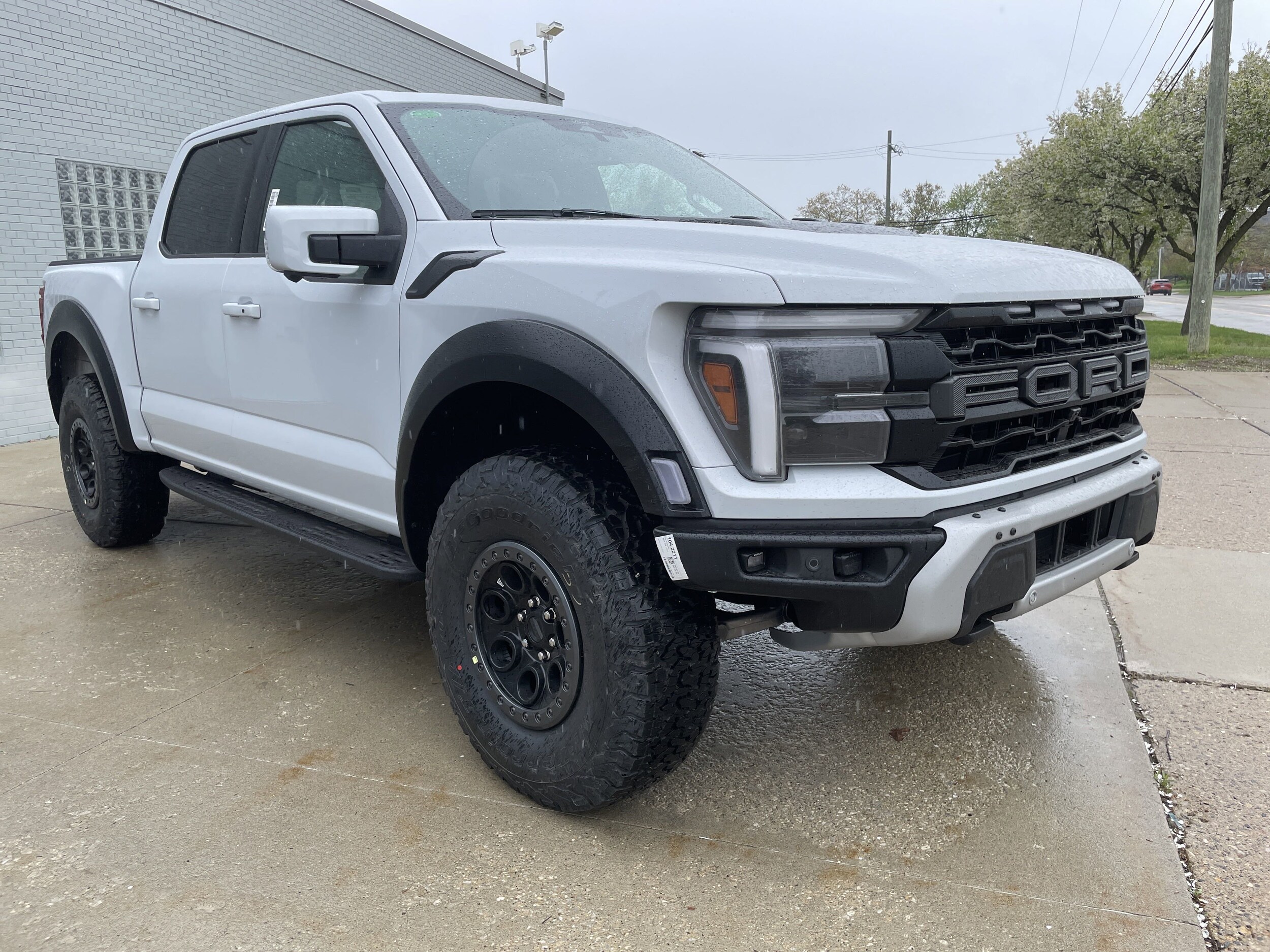 2025 Ford F-150 Raptor photo 2