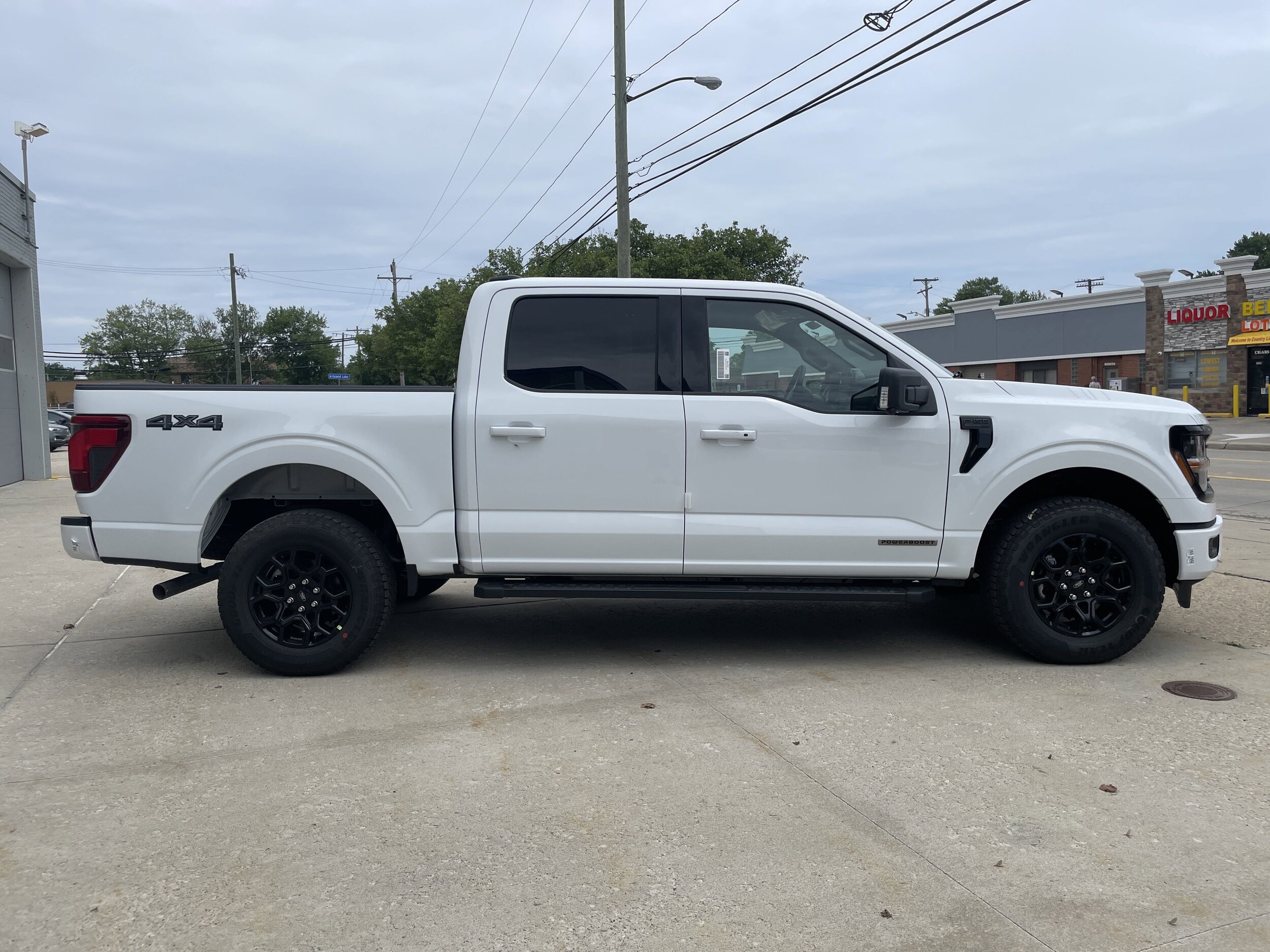 2025 Ford F-150 XLT photo 3