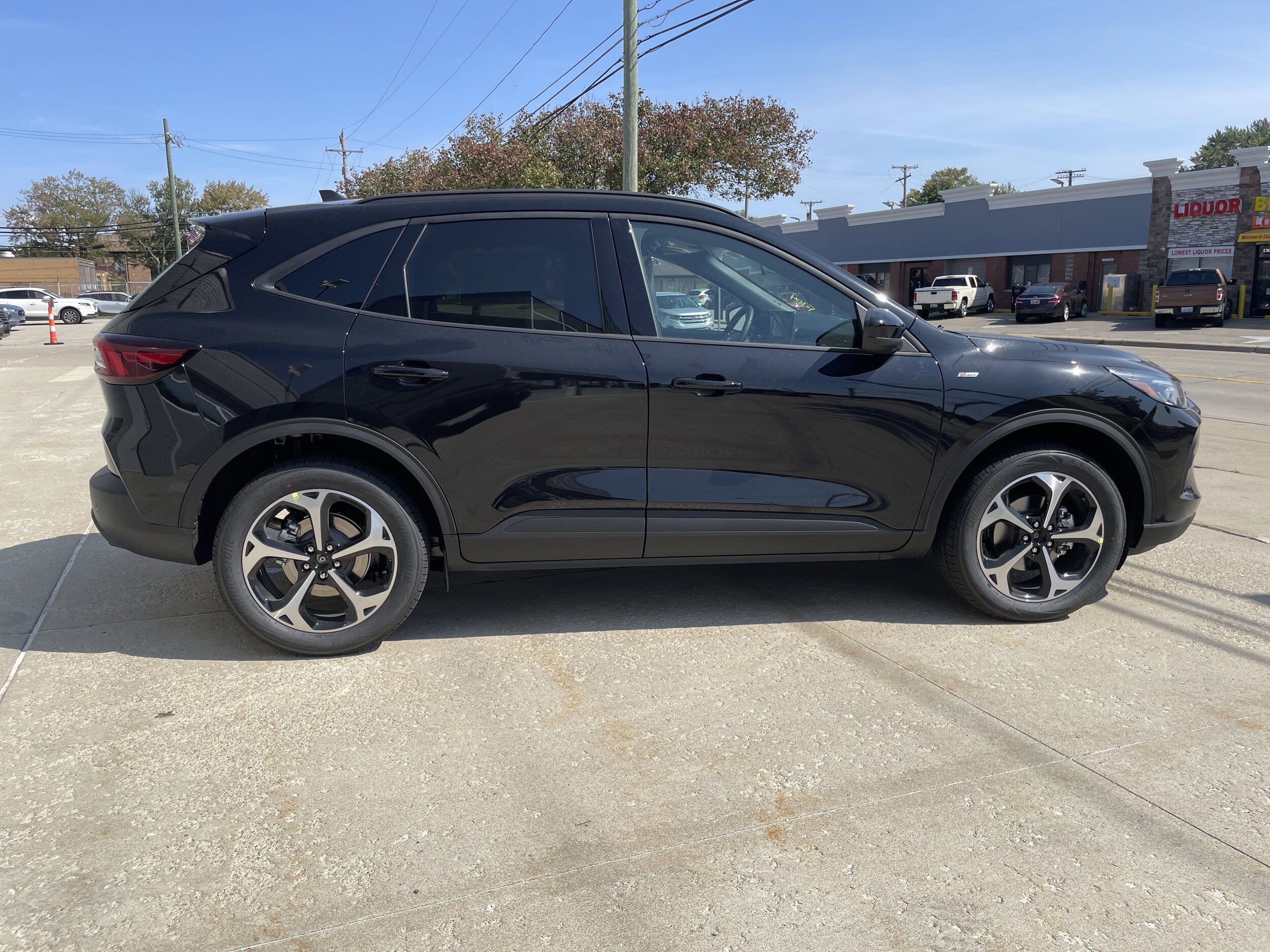 2025 Ford Escape ST-Line Select photo 2