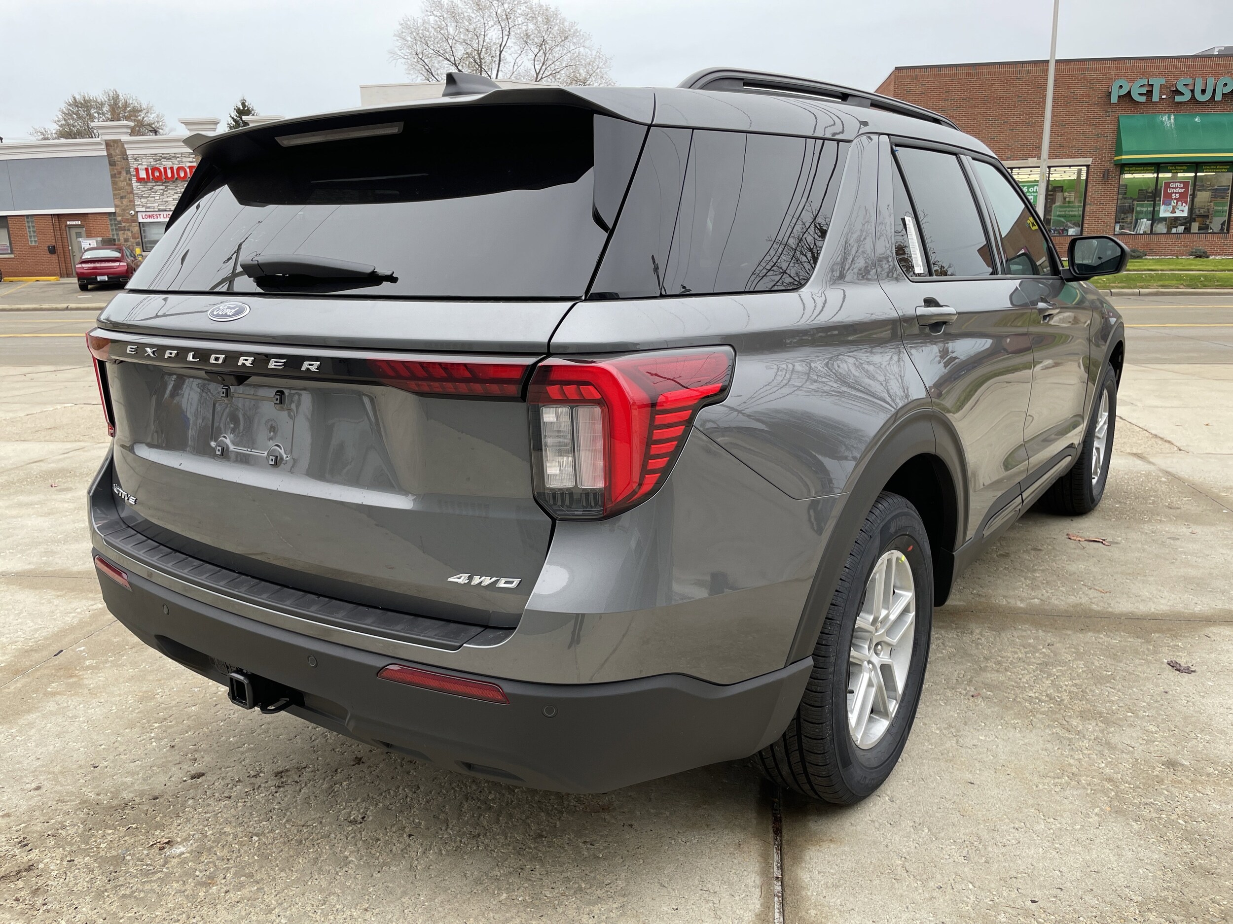 2026 Ford Explorer photo 3