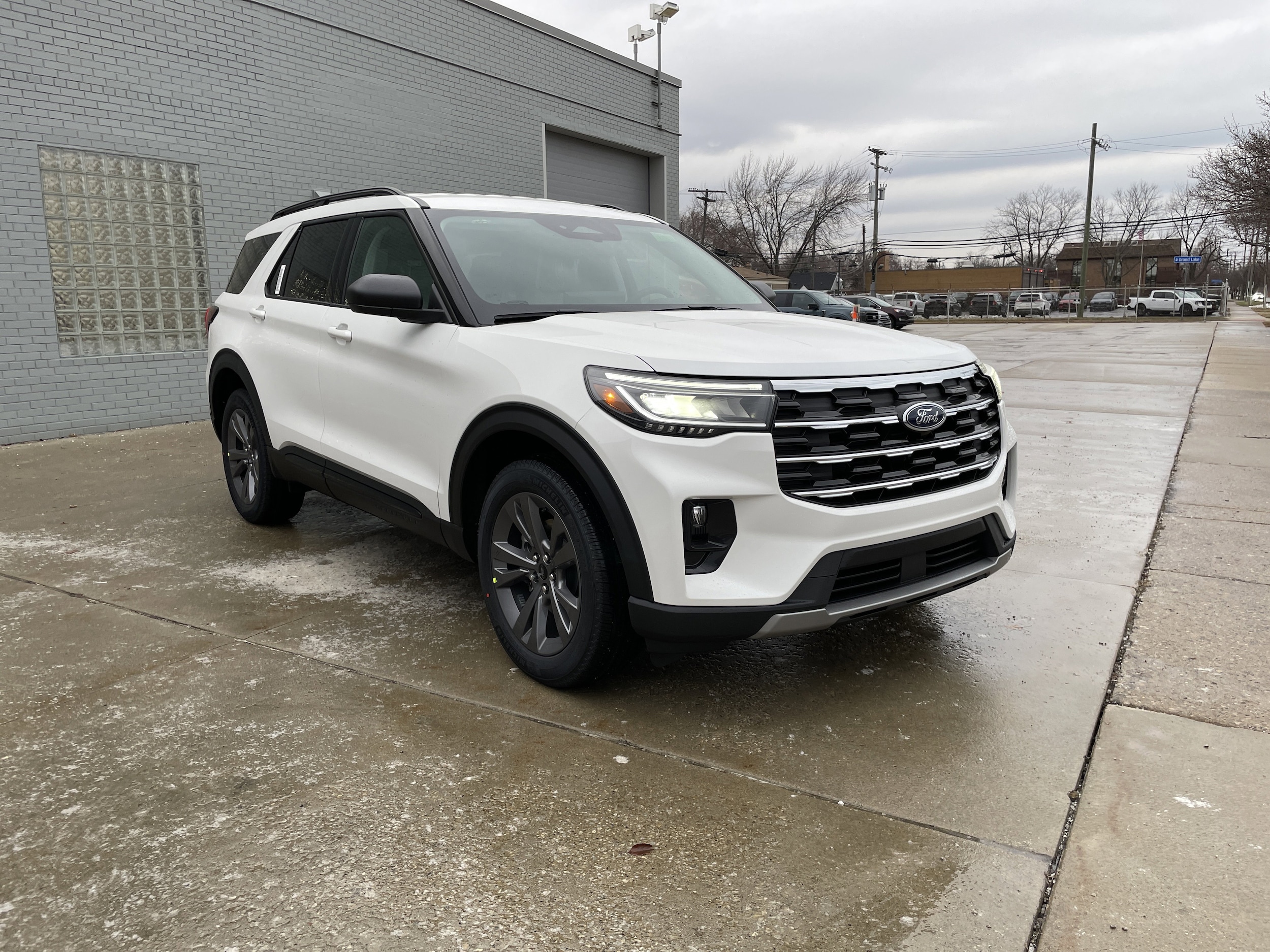2026 Ford Explorer Active's photo