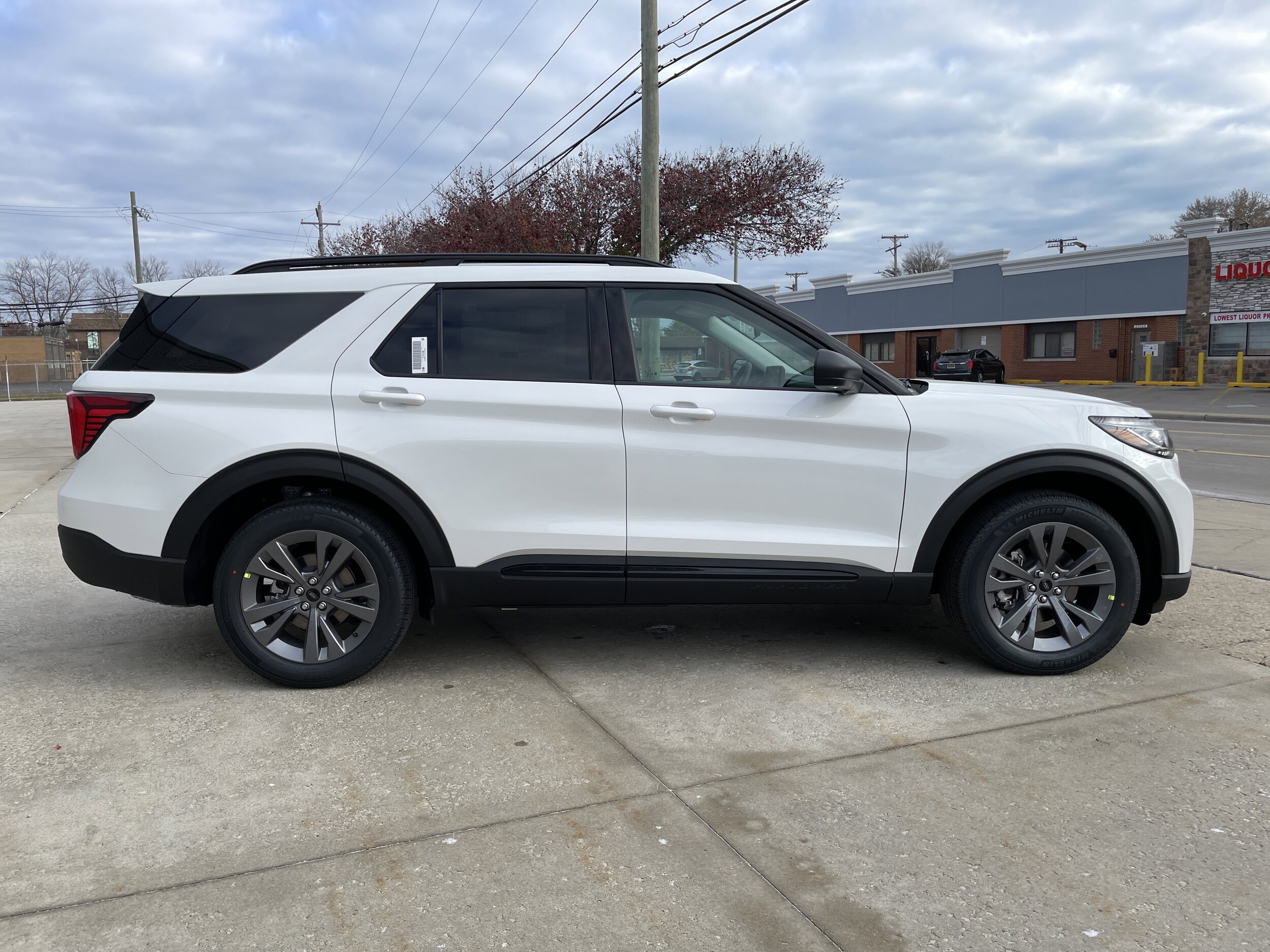 2026 Ford Explorer photo 3